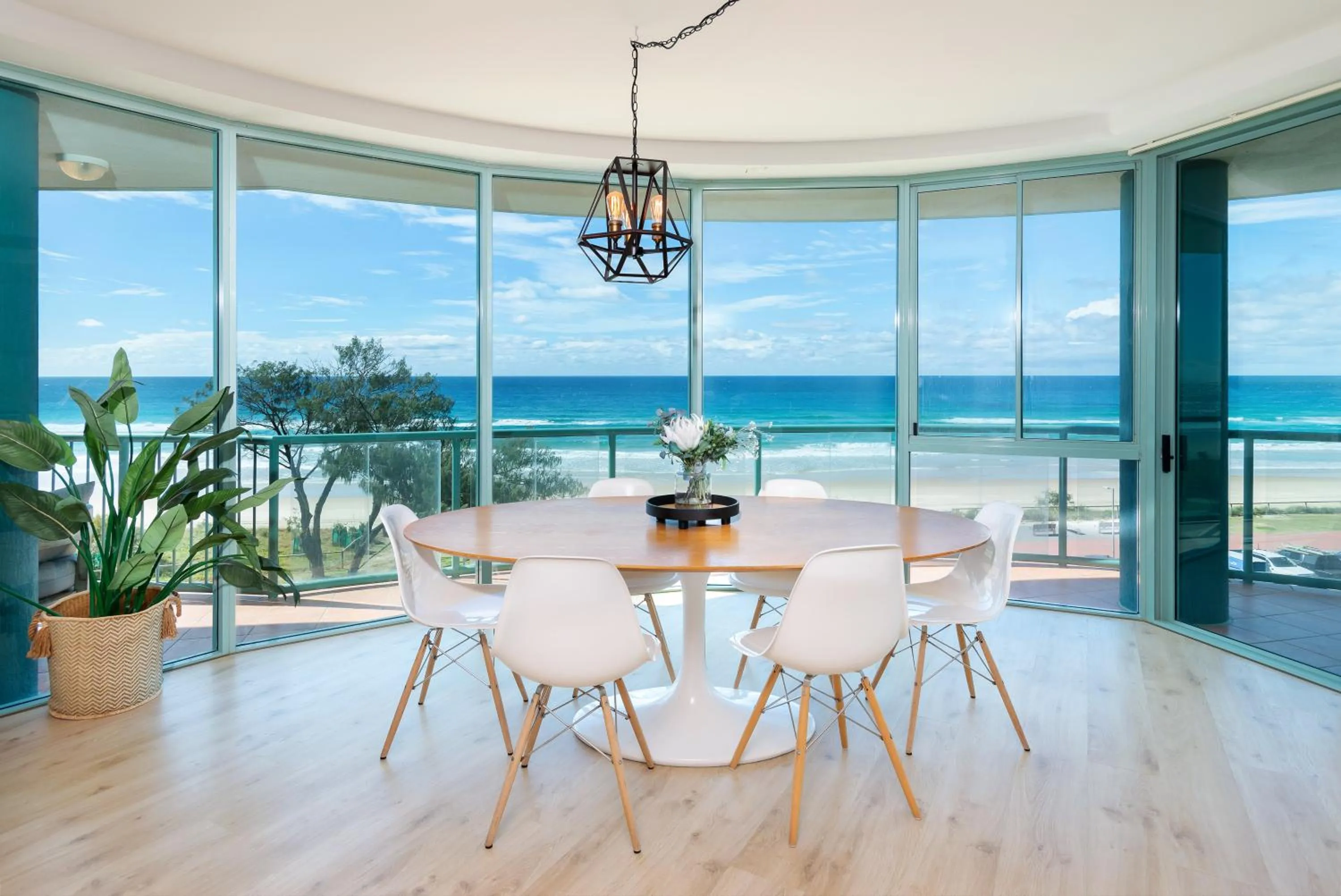 Dining area in The Waterford on Main Beach