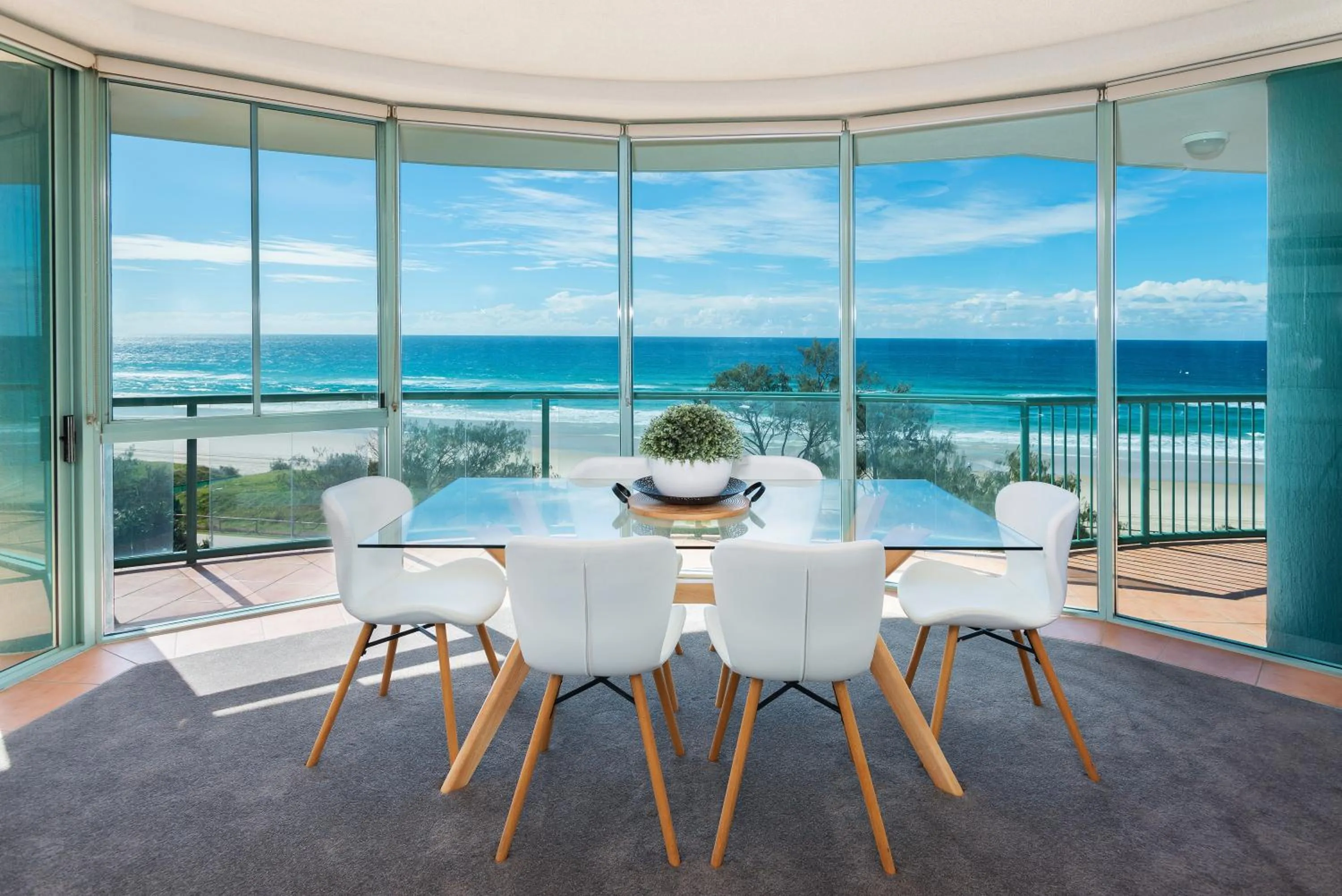 Dining area in The Waterford on Main Beach