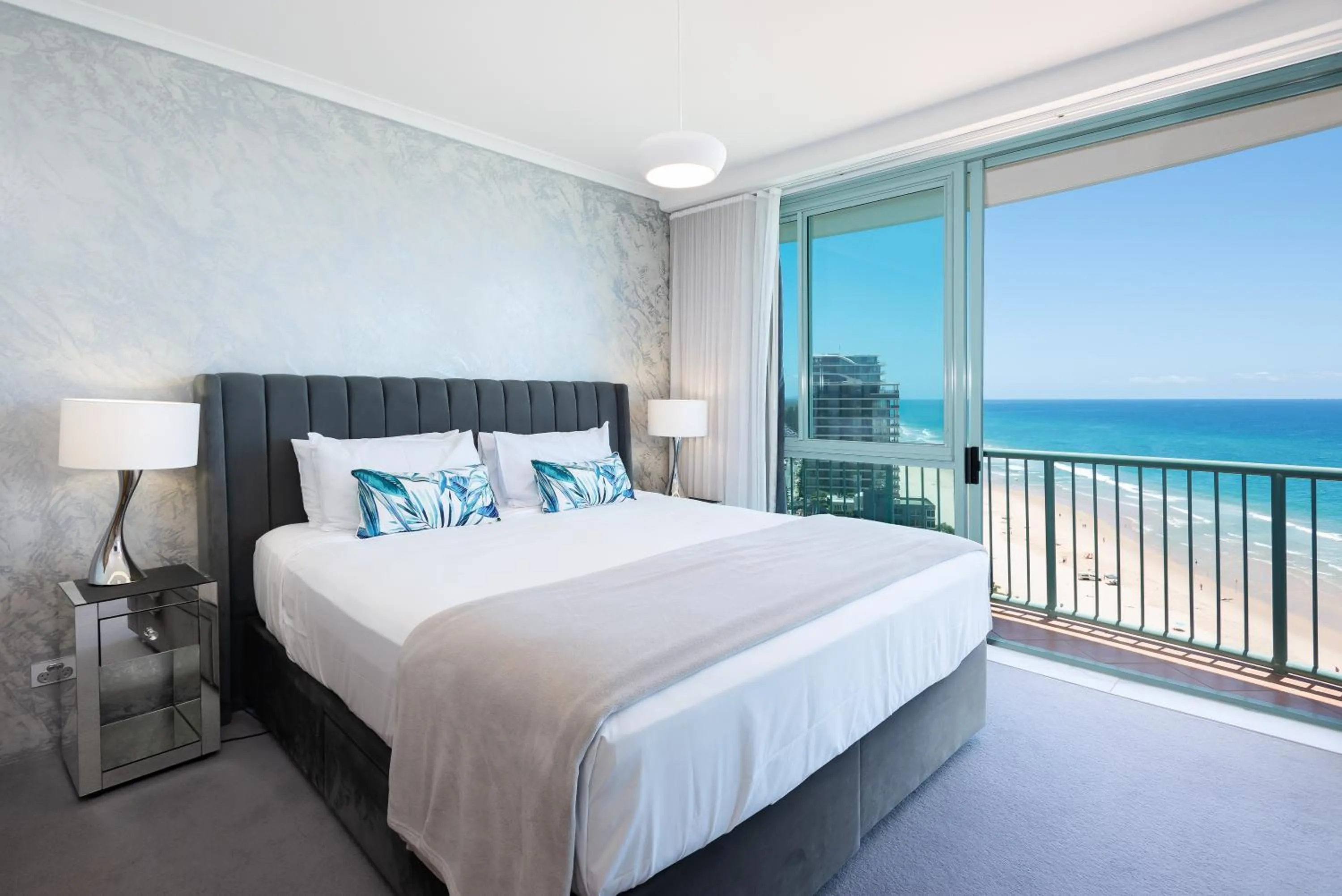 Bedroom, Bed in The Waterford on Main Beach