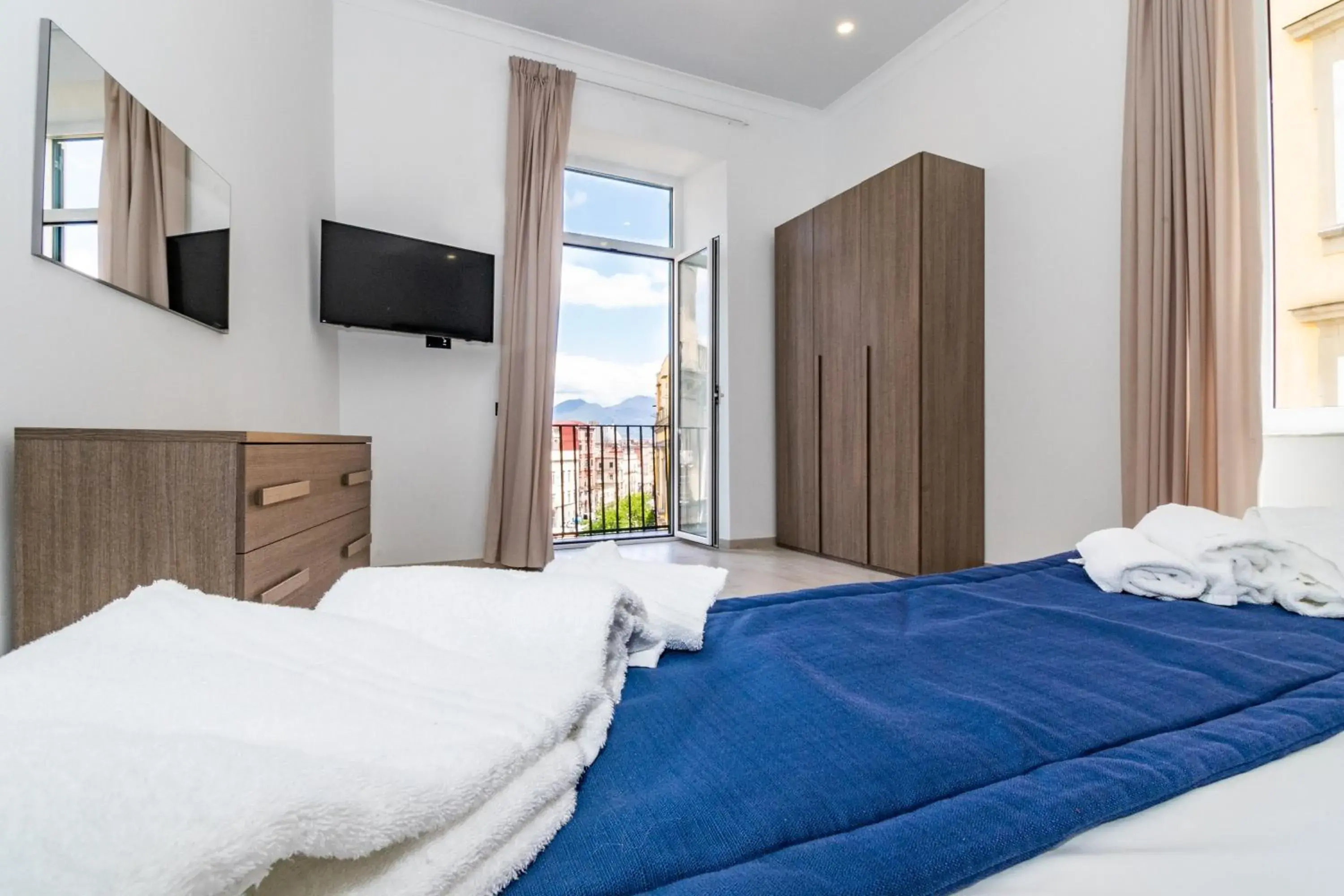 Mountain view, Bed in Palazzo Settembrini 49 Mountain view, Bed in Palazzo Settembrini 49