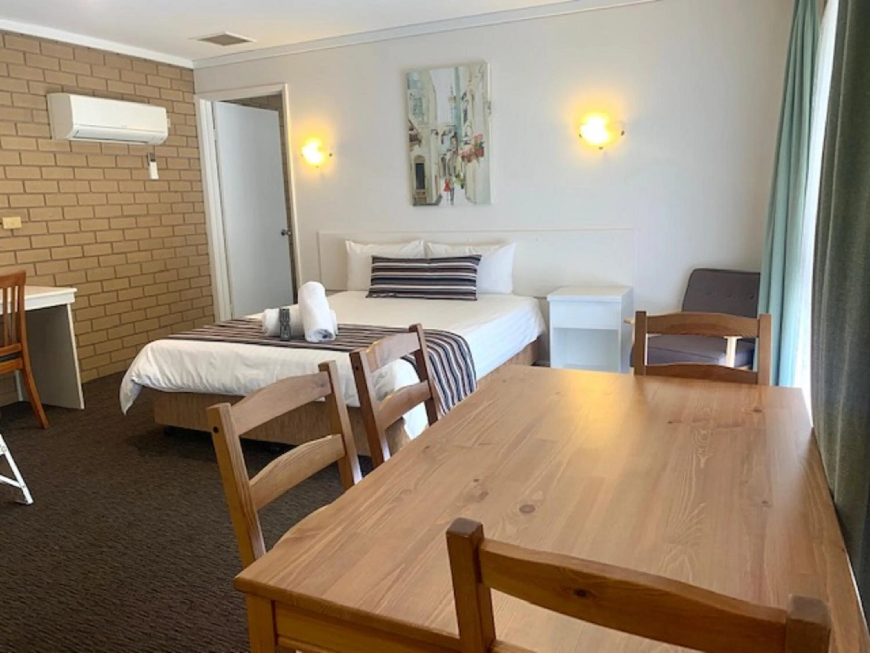 Bed in Albury City Motel