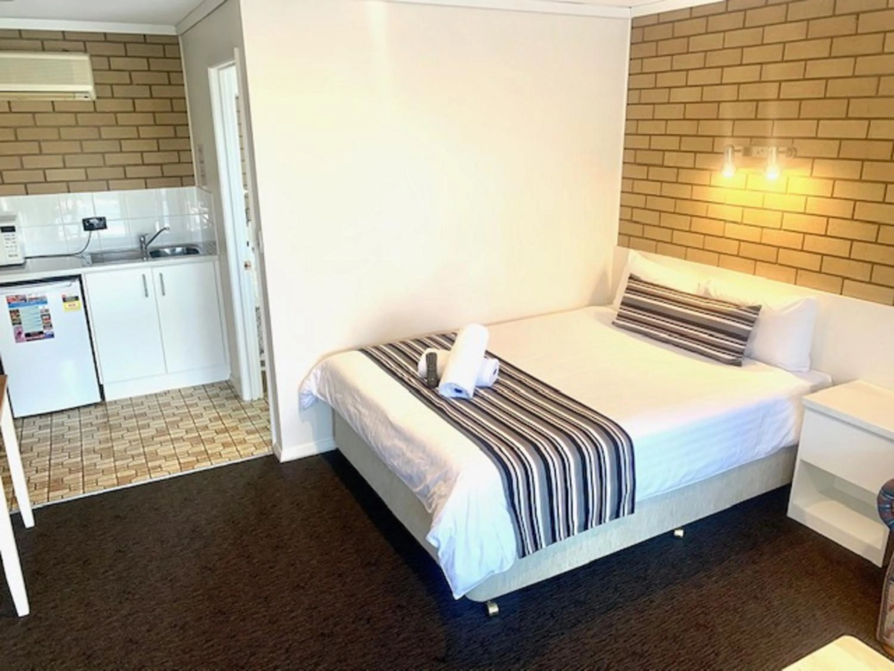 Bed in Albury City Motel