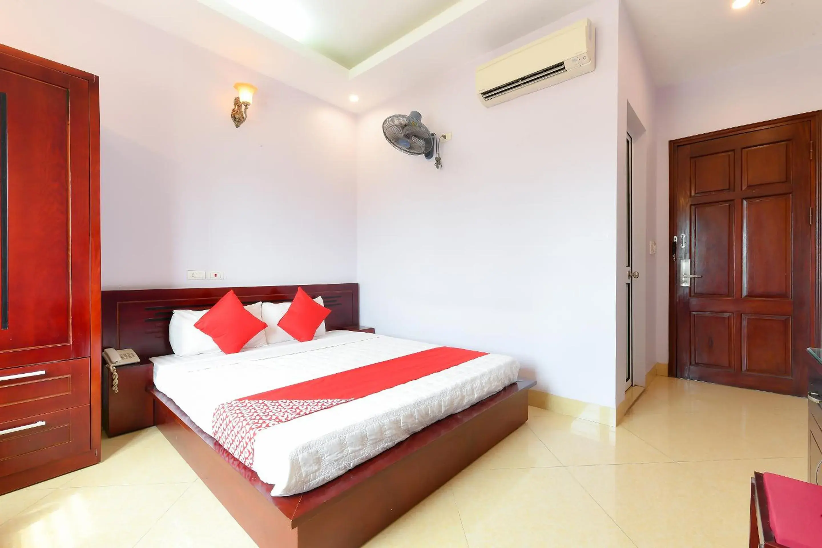 Bedroom, Bed in TITANIC HOTEL Bedroom, Bed in TITANIC HOTEL