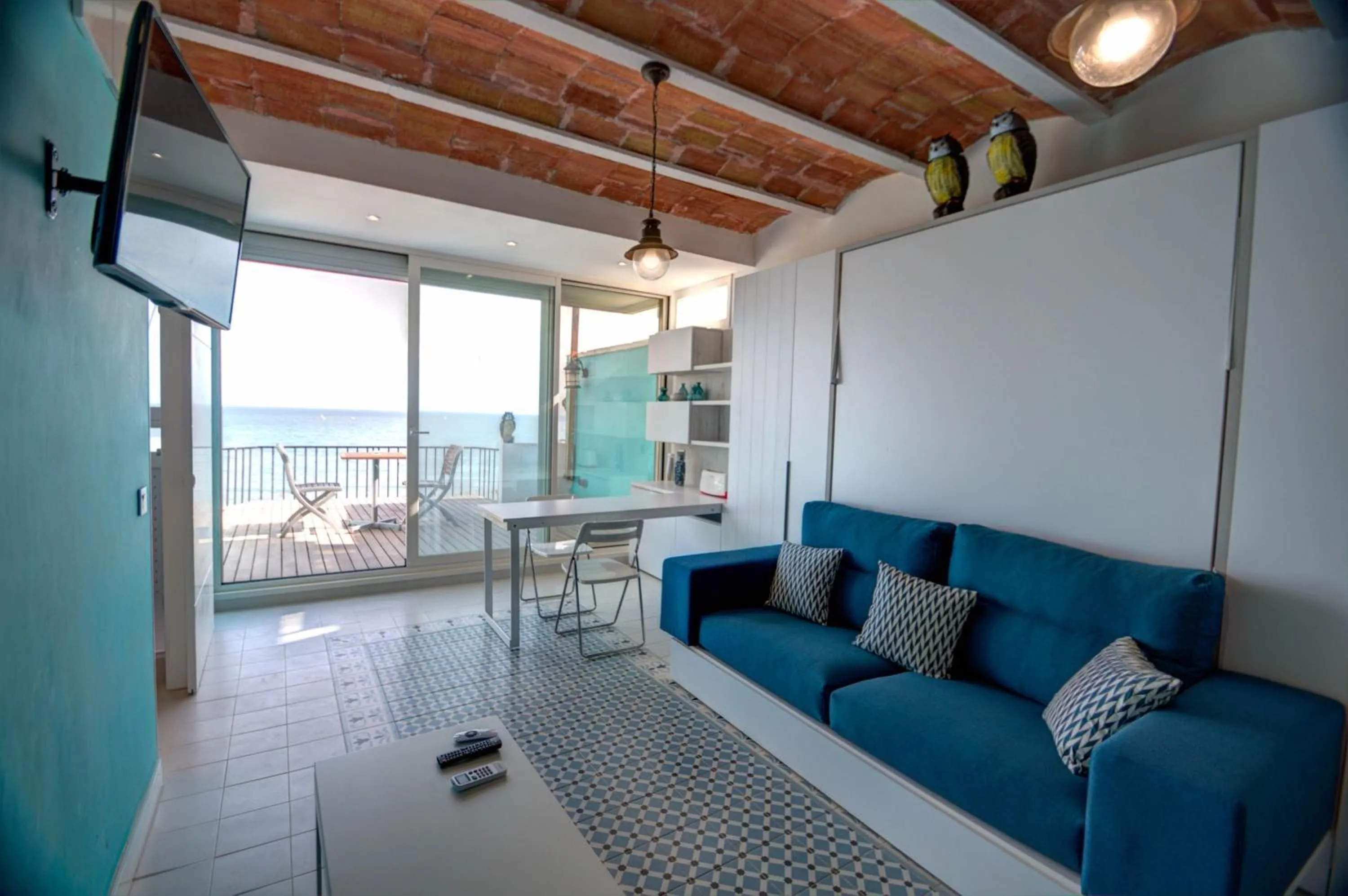Blue sea front by Hello Homes Sitges