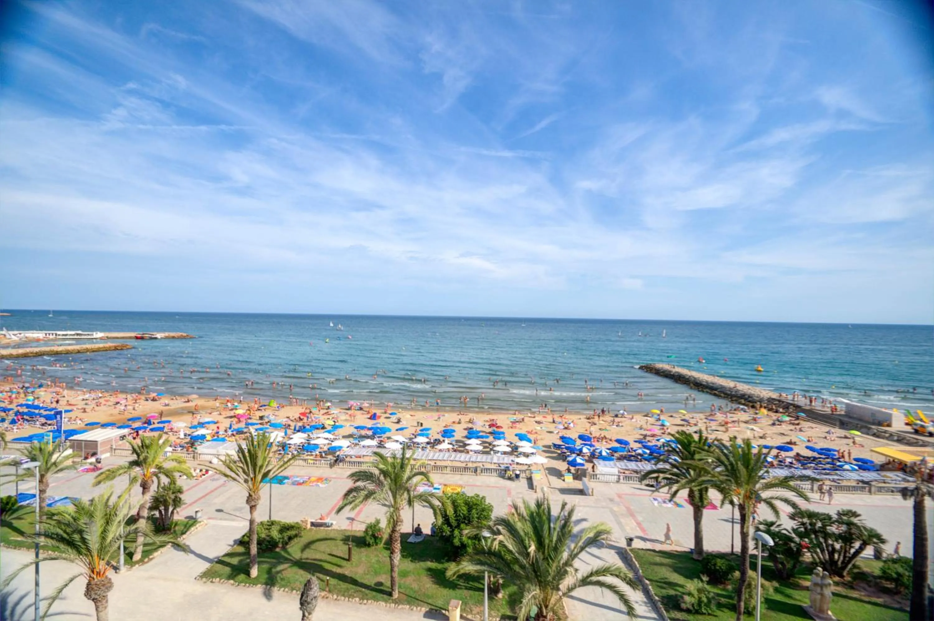 Blue sea front by Hello Homes Sitges