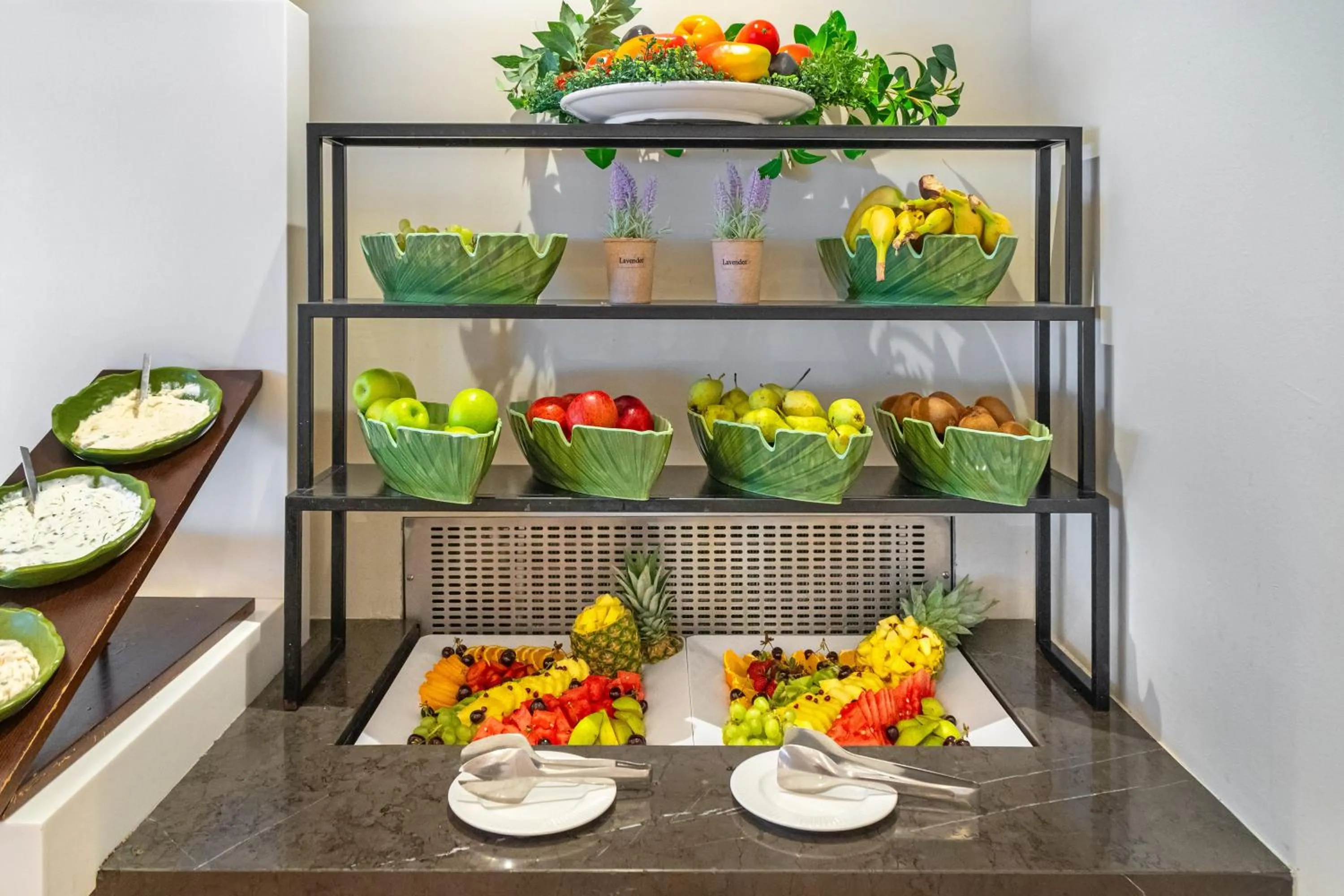 Restaurant/places to eat in Ammon Zeus Luxury Beach Hotel