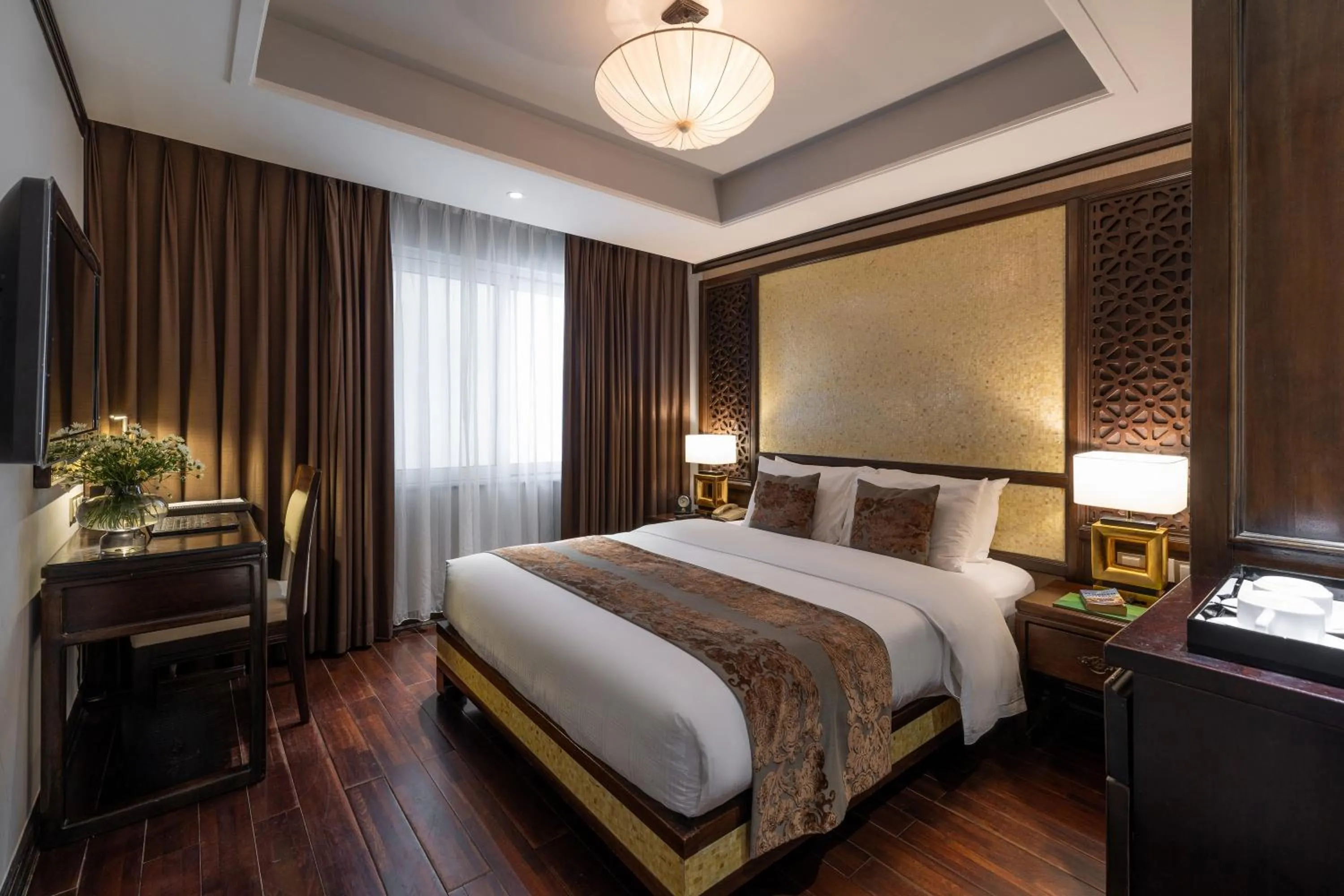 Executive Double Window with View in Golden Lotus Luxury Hotel