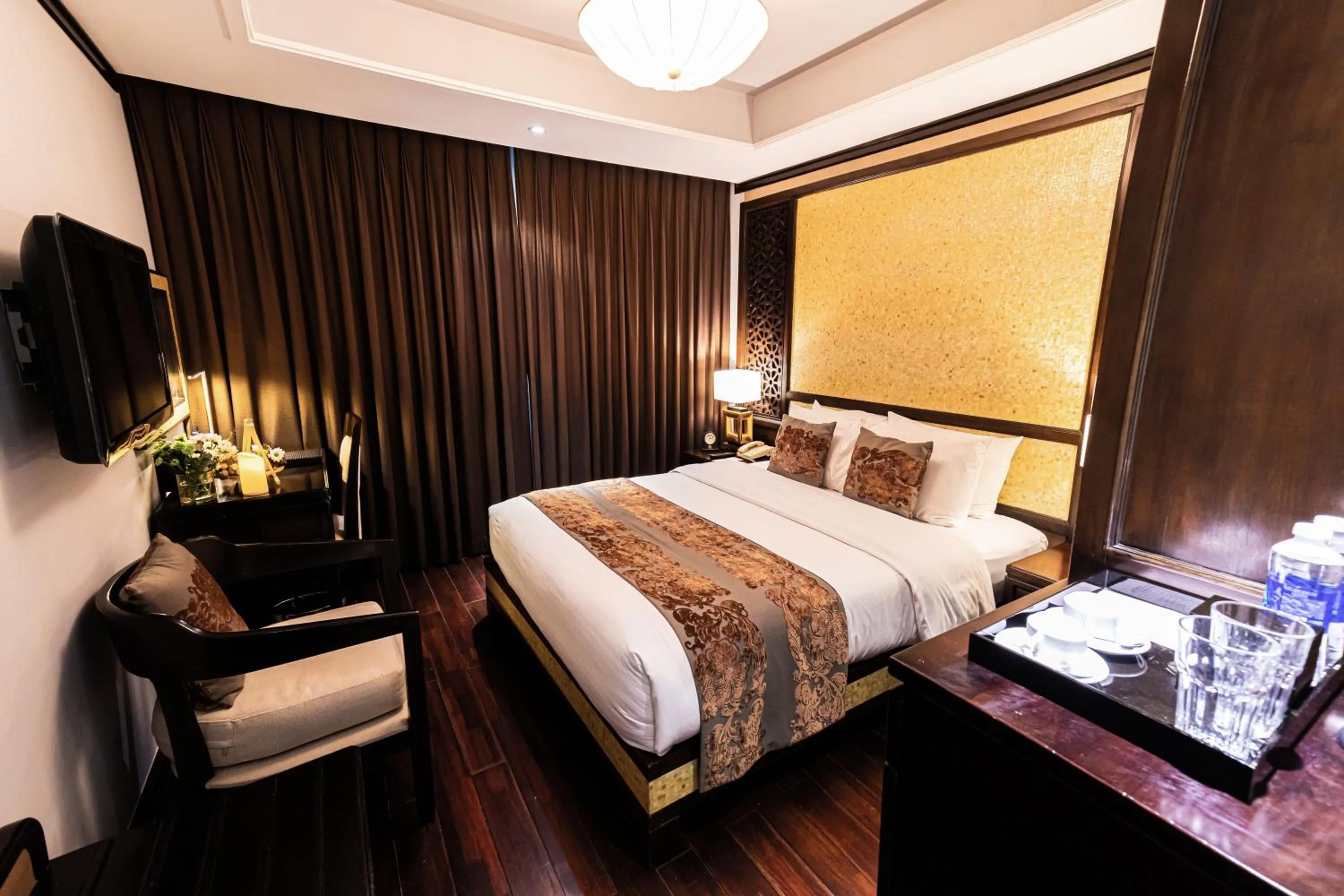 Deluxe Double Internal Window in Golden Lotus Luxury Hotel