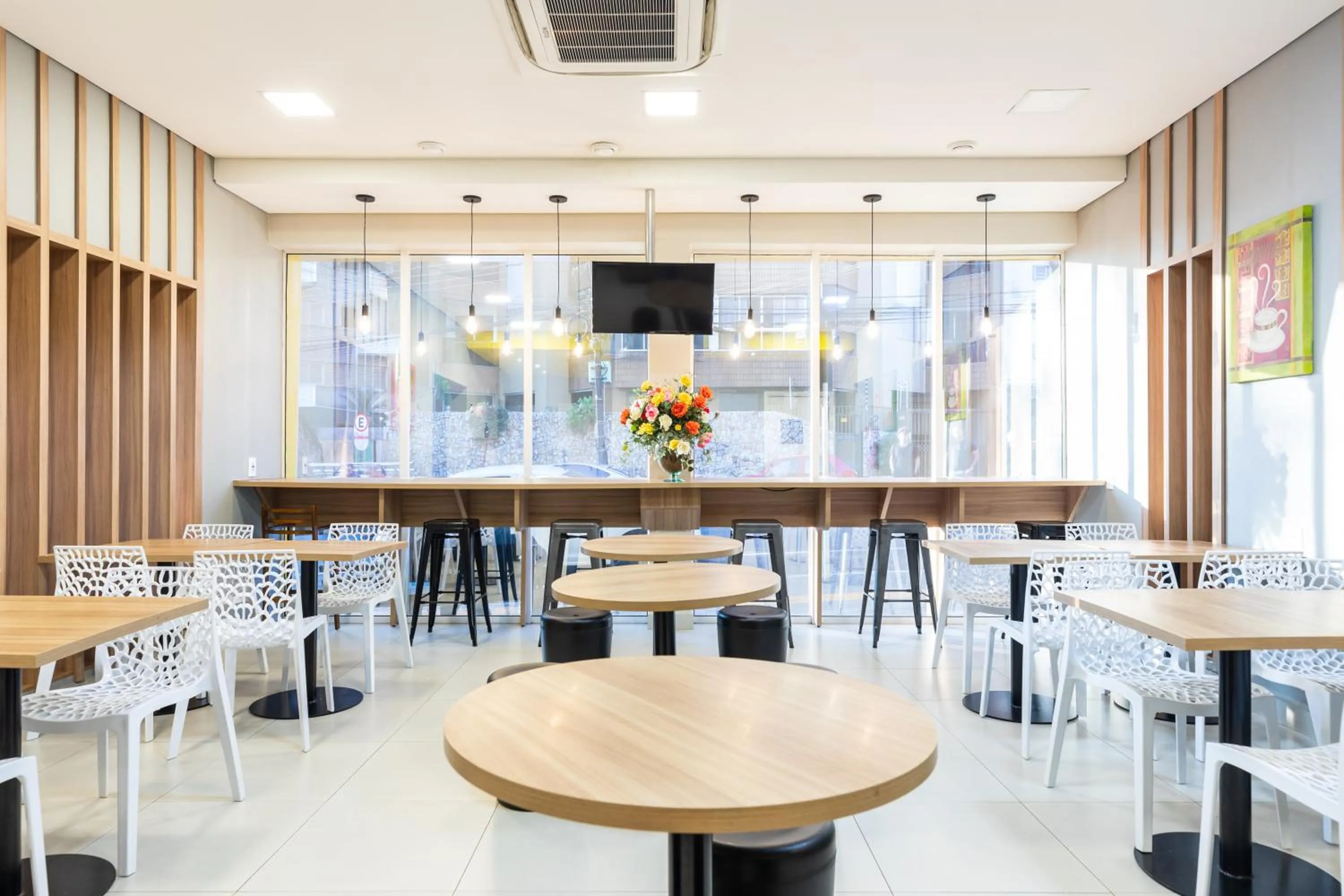 Restaurant/places to eat in Tarobá Express