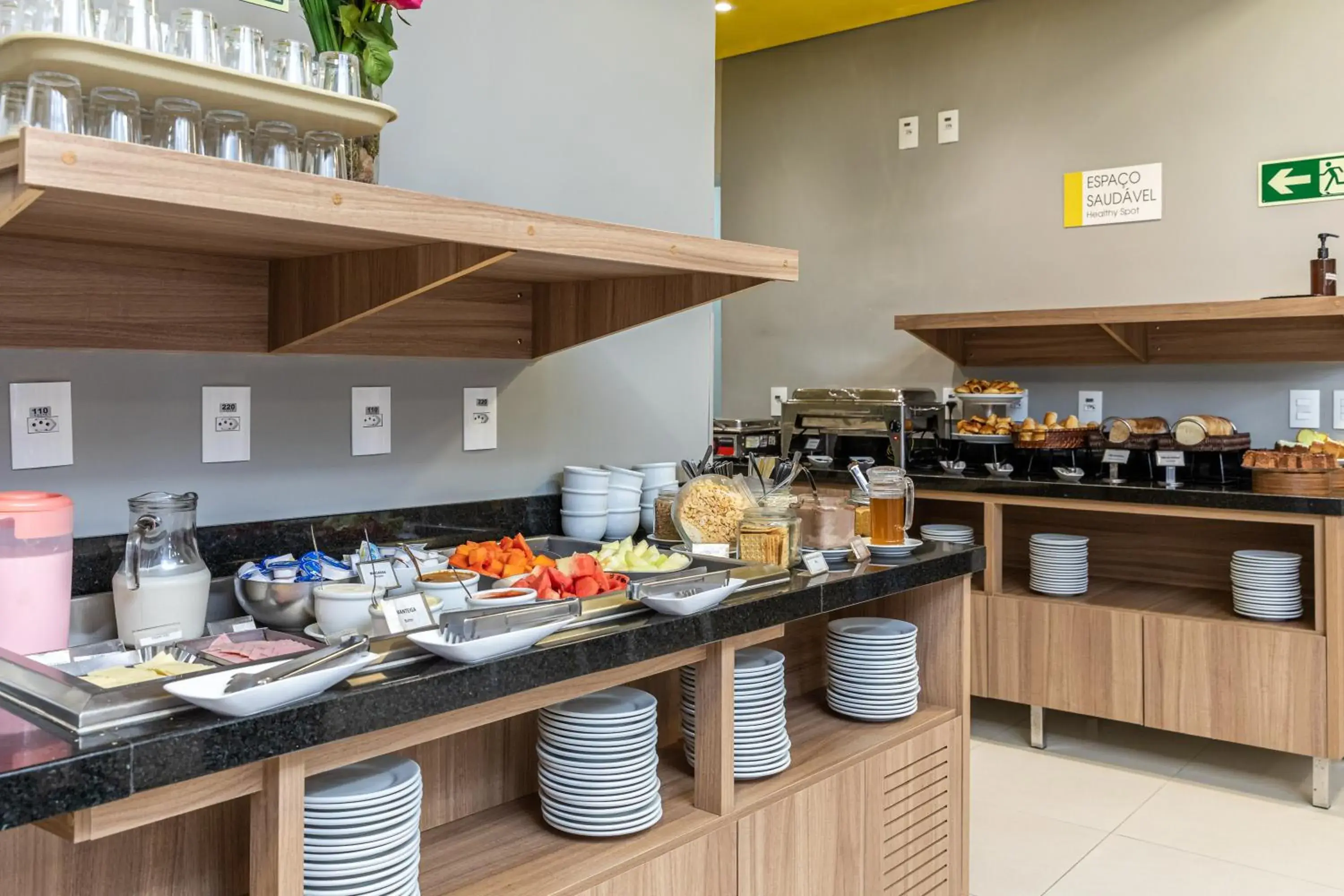 Food and drinks in Tarobá Express Food and drinks in Tarobá Express