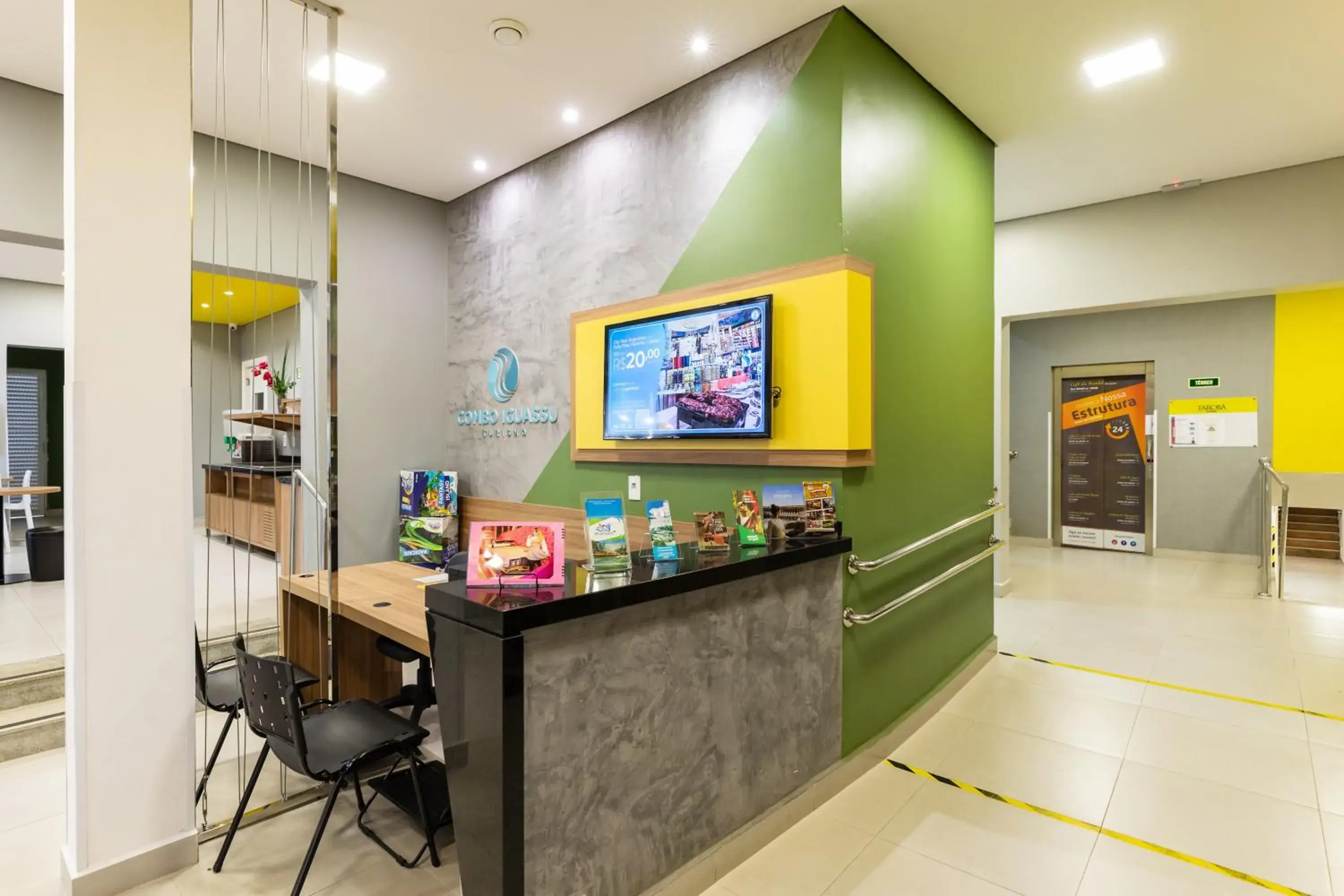 Lobby or reception in Tarobá Express Lobby or reception in Tarobá Express