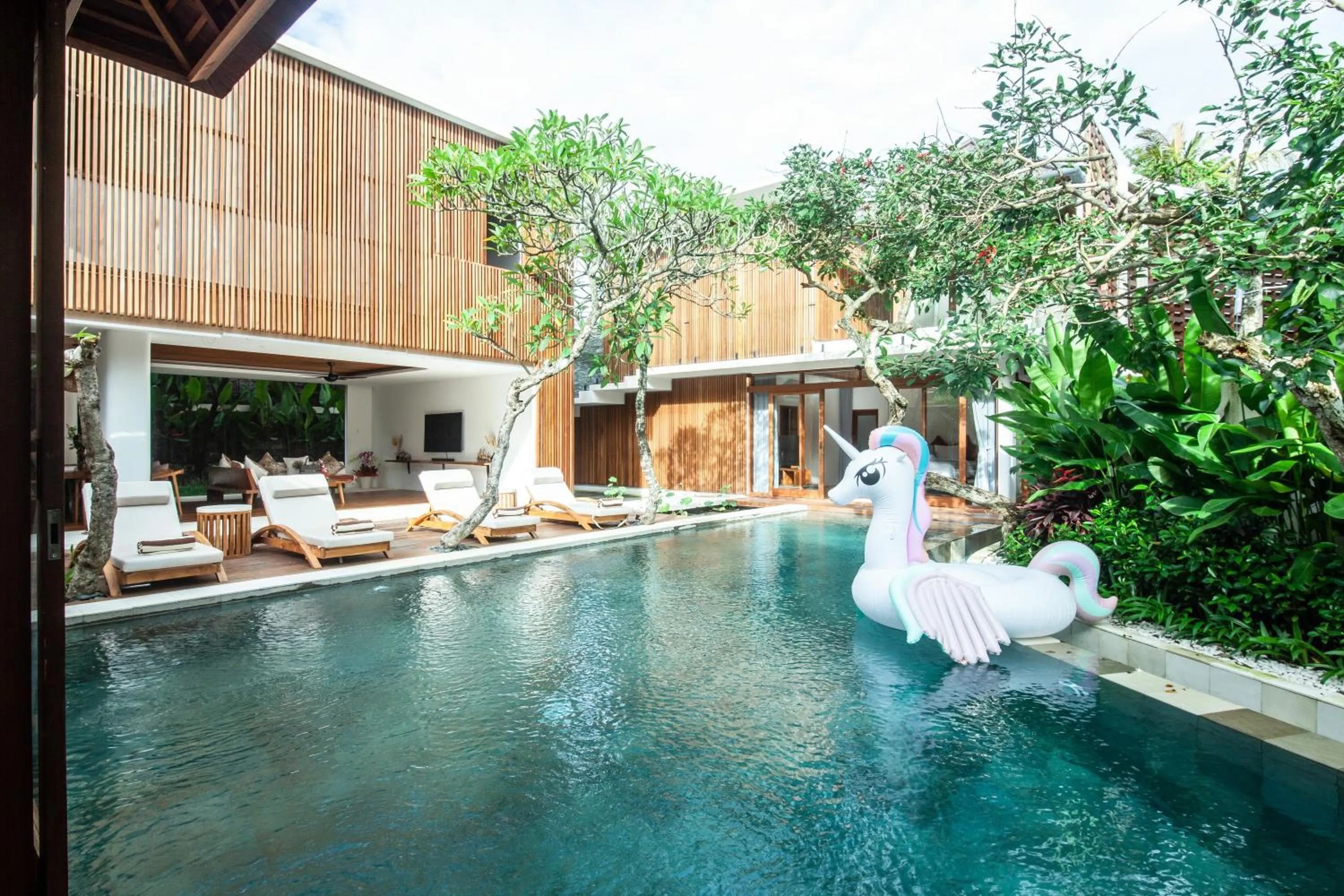 Payapaya Seminyak luxury vila 4 BR near beach potato head