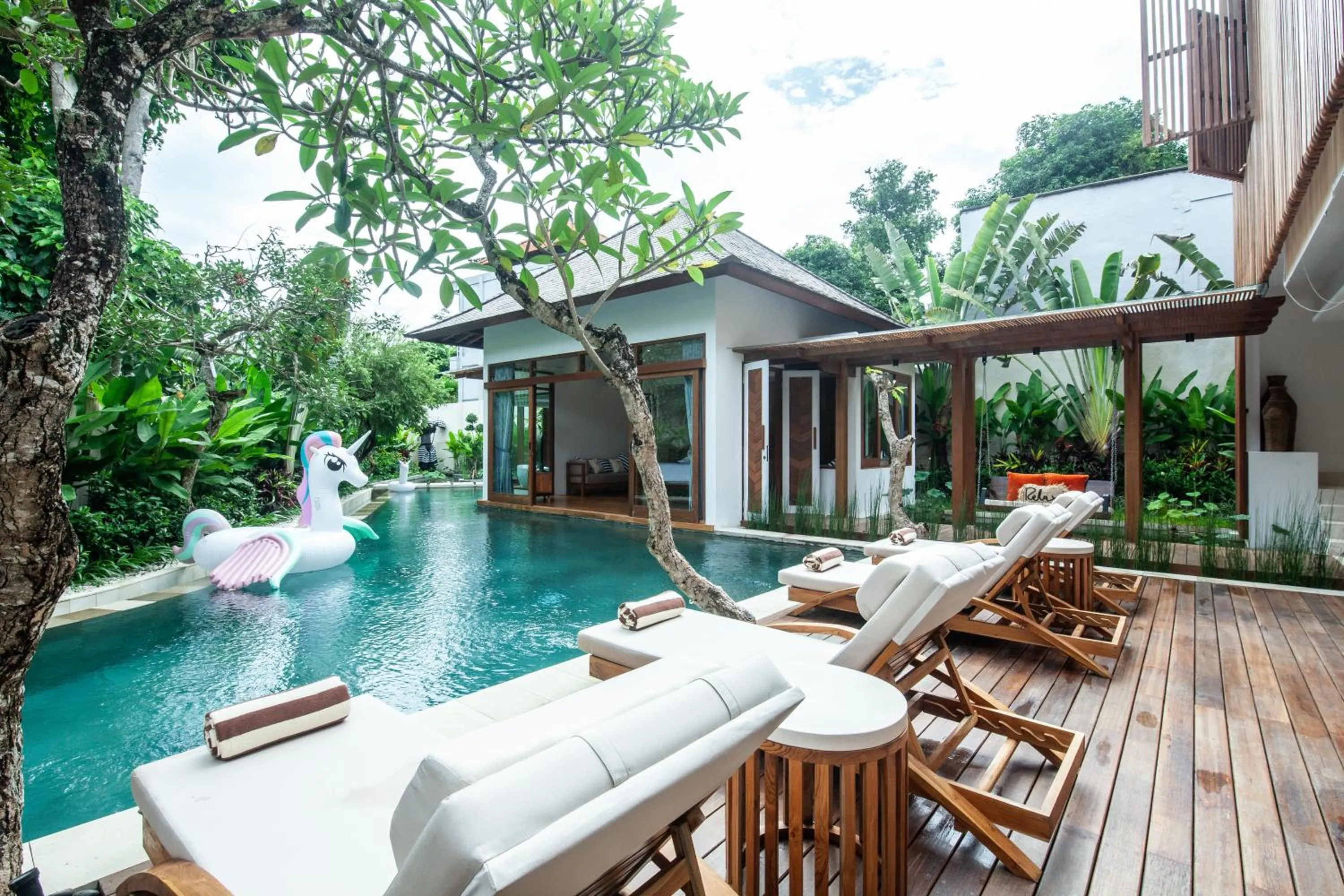 Payapaya Seminyak luxury vila 4 BR near beach potato head