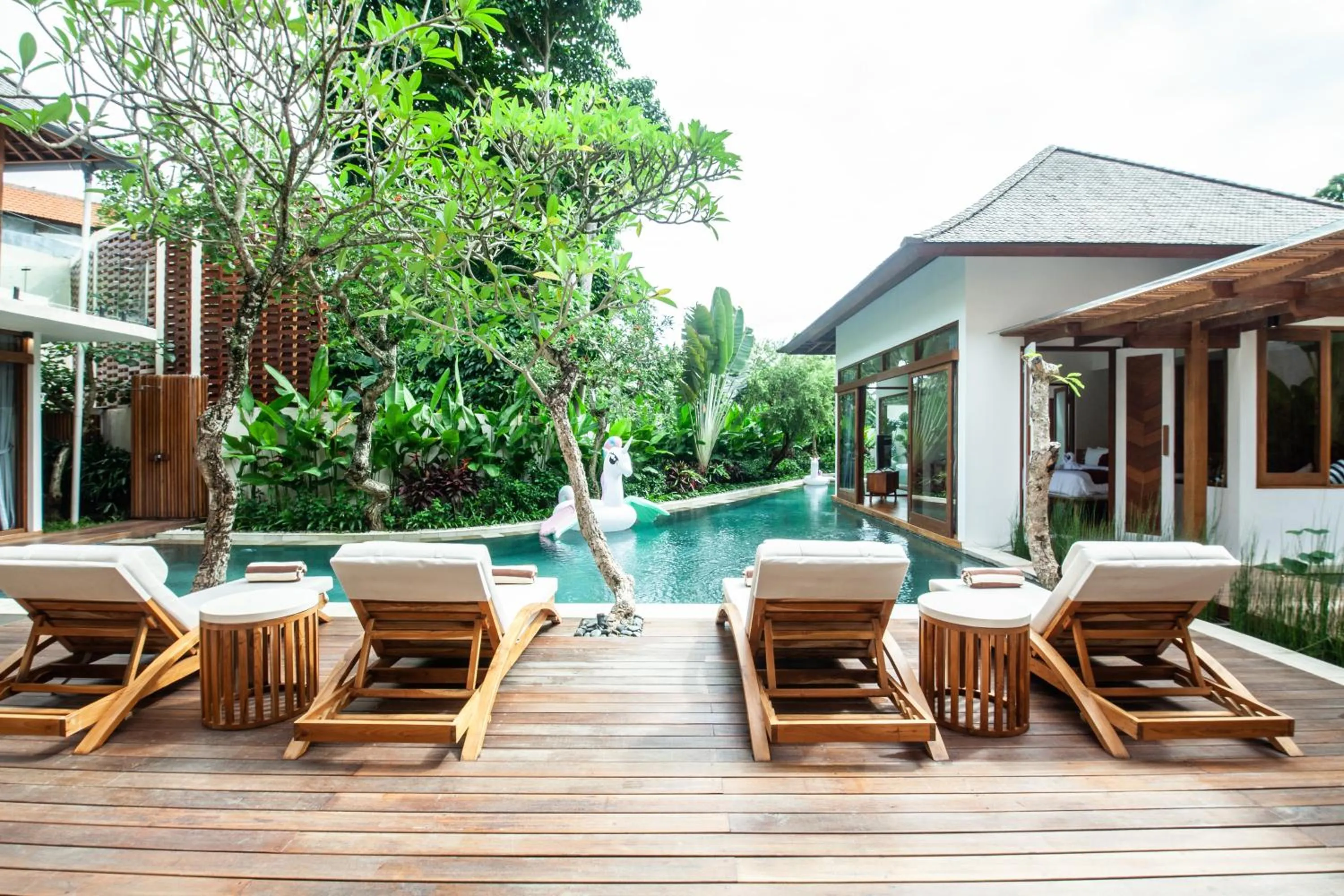 Payapaya Seminyak luxury vila 4 BR near beach potato head