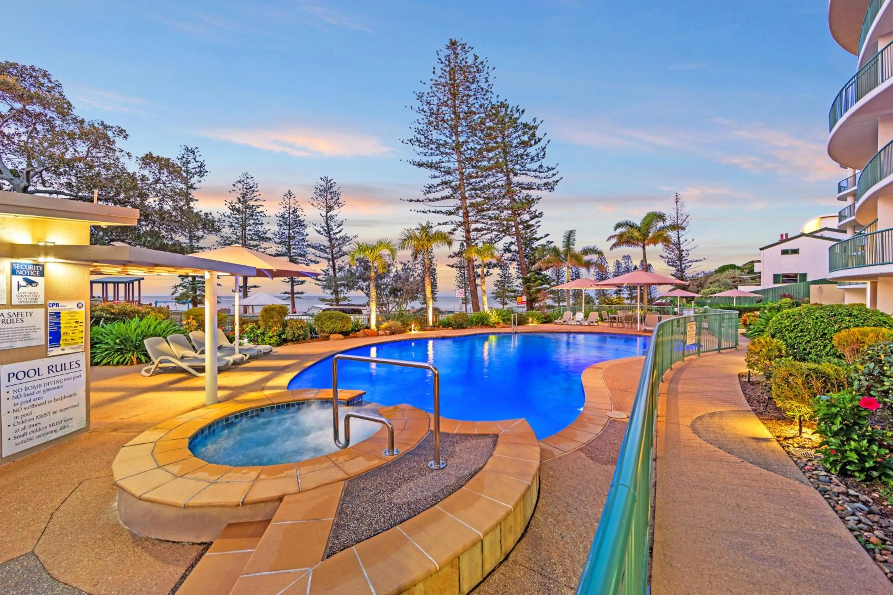 Swimming pool in The Norfolks on Moffat Beach