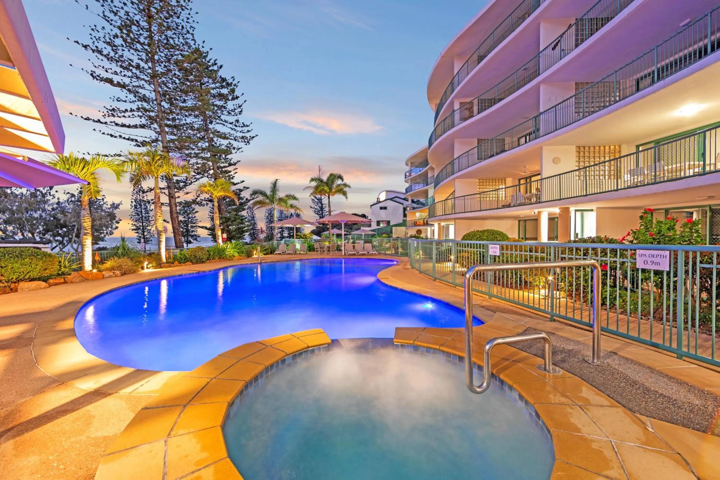 Swimming pool in The Norfolks on Moffat Beach