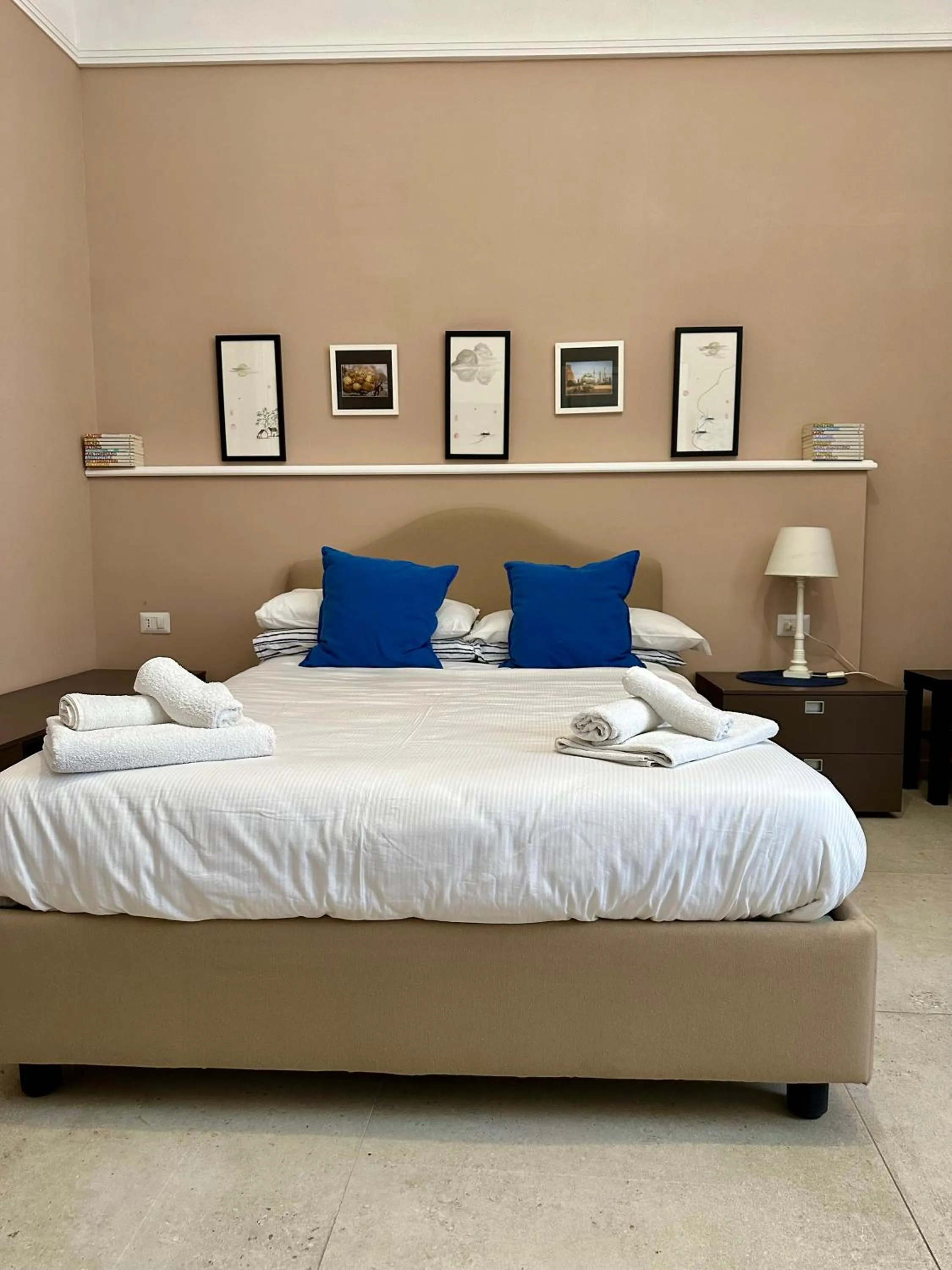 Bedroom, Bed in Martucci 83