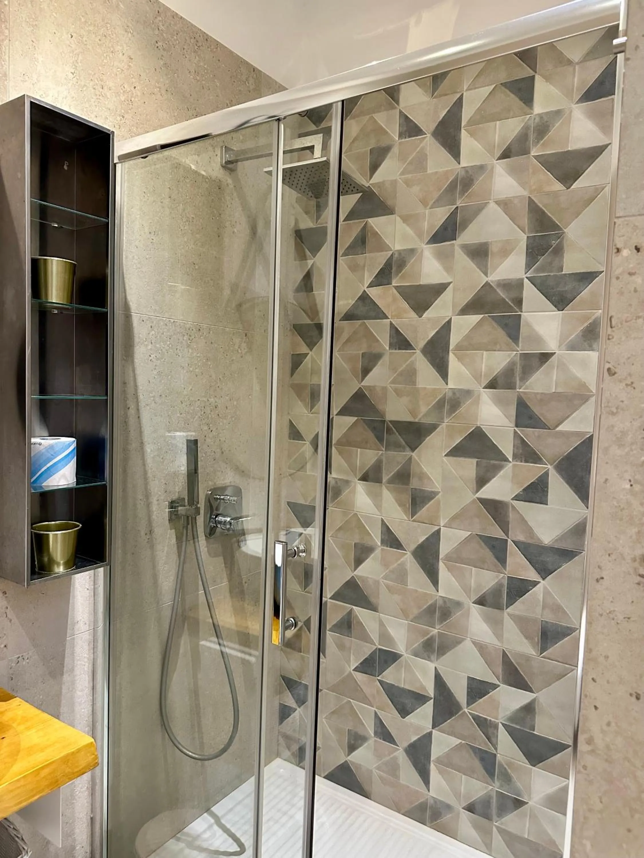 Shower in Martucci 83