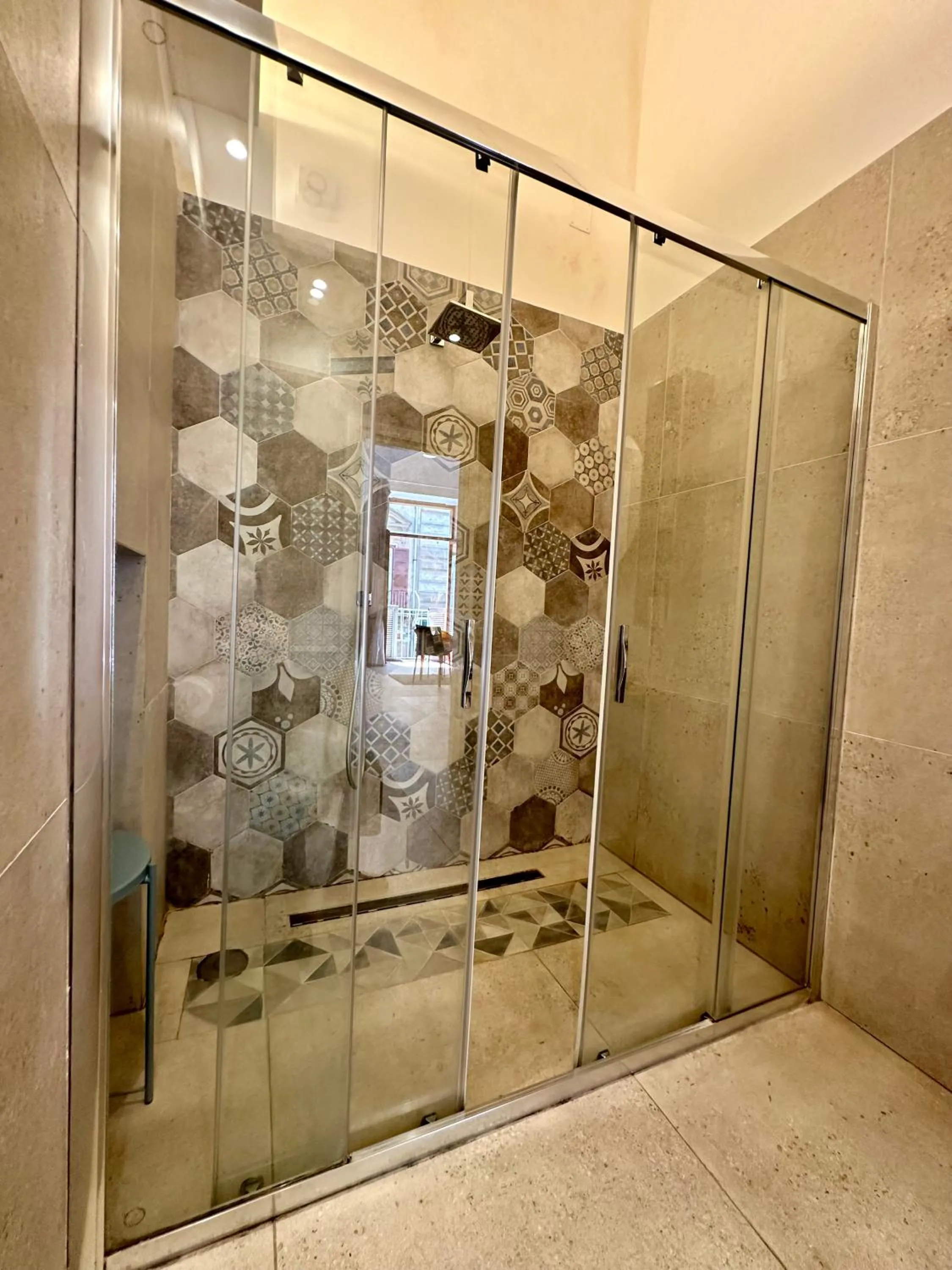 Shower in Martucci 83