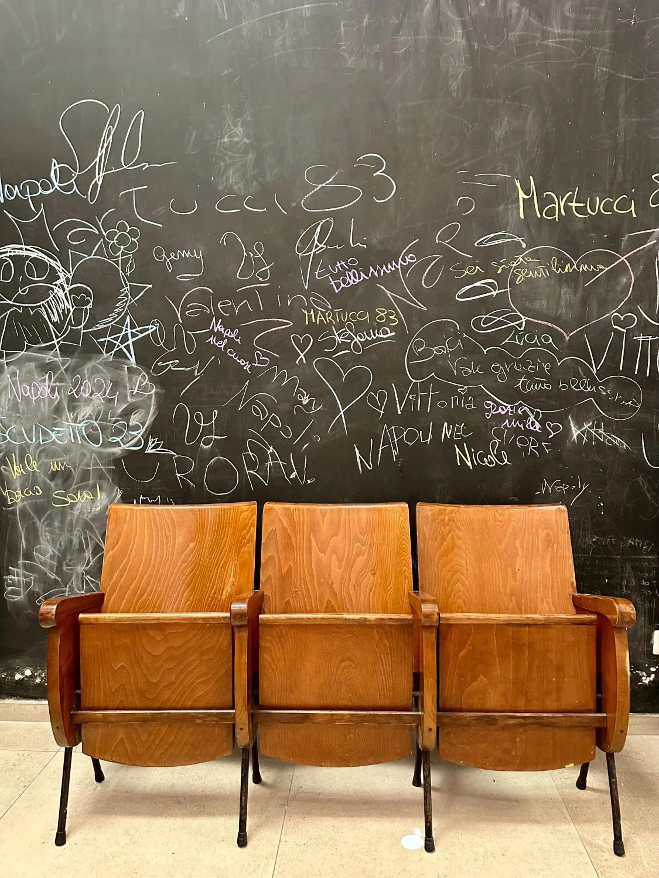 Seating area in Martucci 83