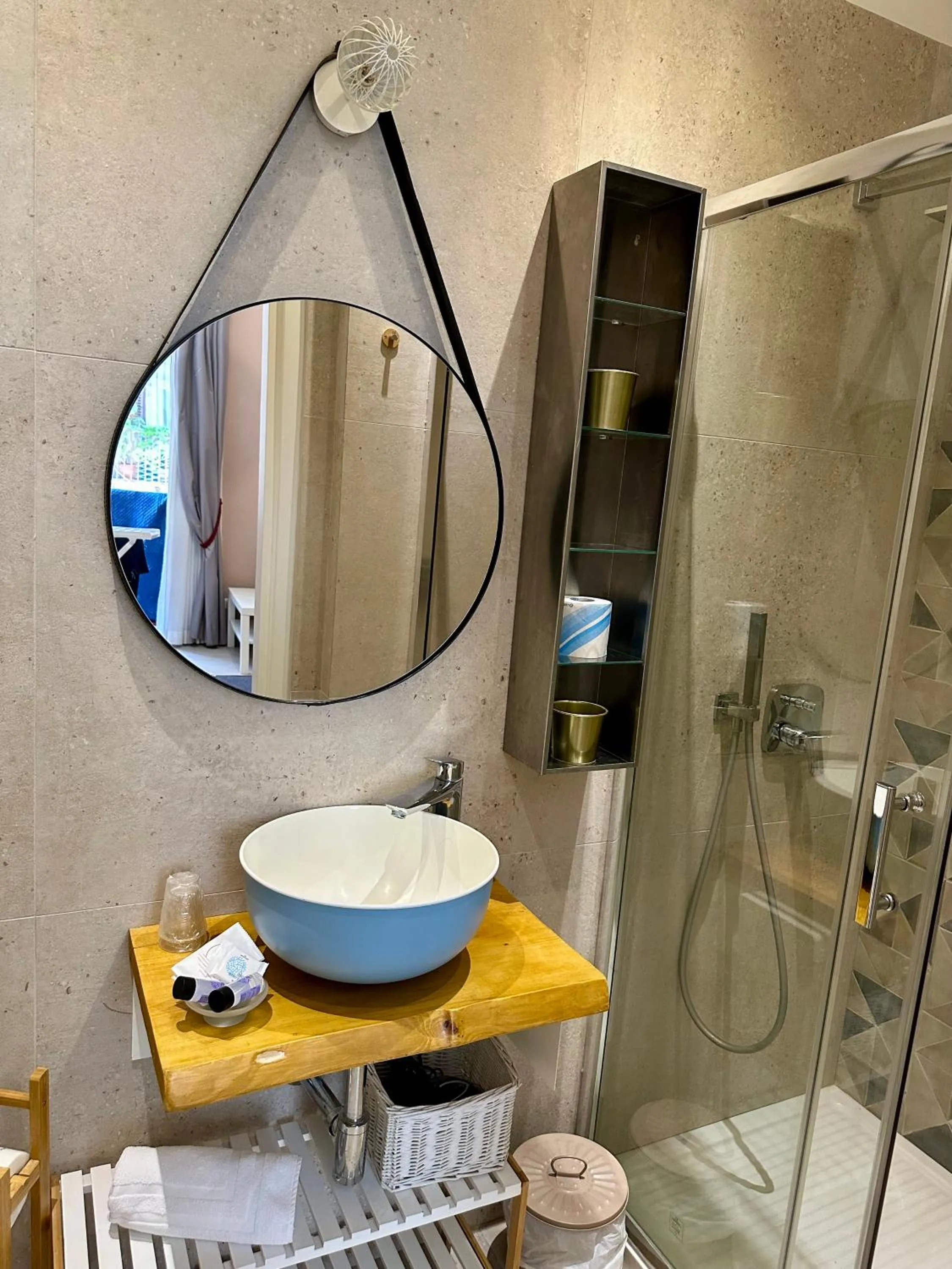 Bathroom in Martucci 83