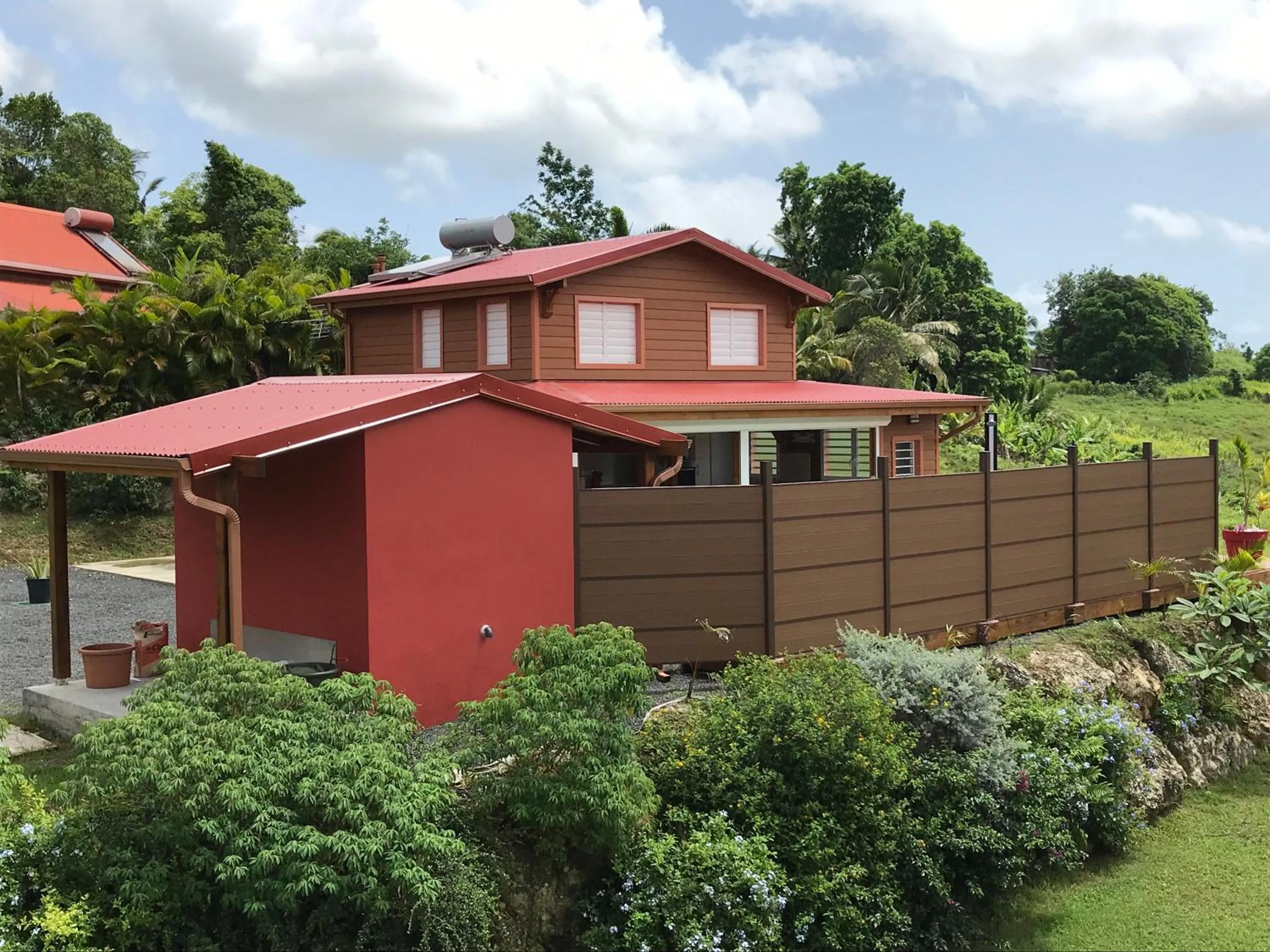 Villa neuve de standing en bois avec piscine