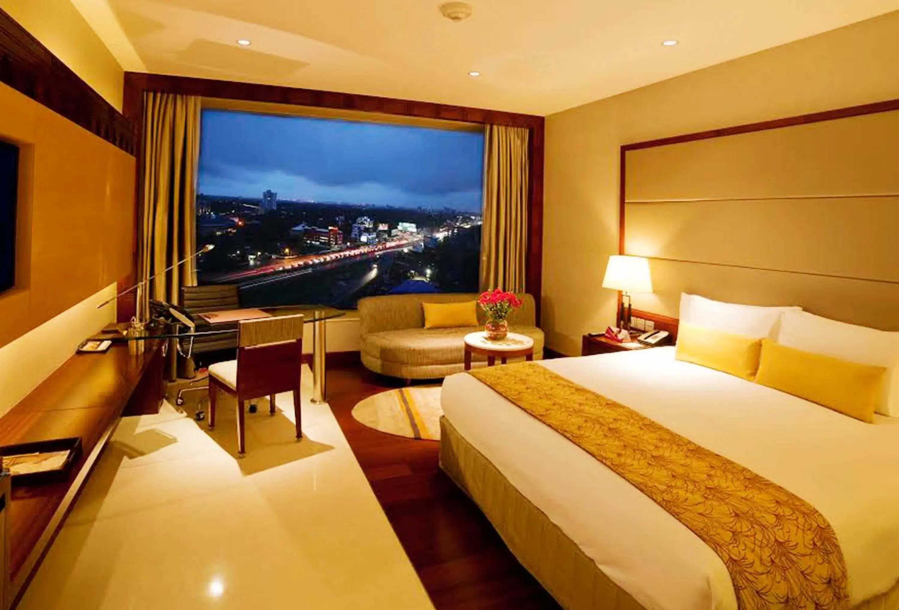 Night, Bed in Crowne Plaza Kochi by IHG Night, Bed in Crowne Plaza Kochi by IHG