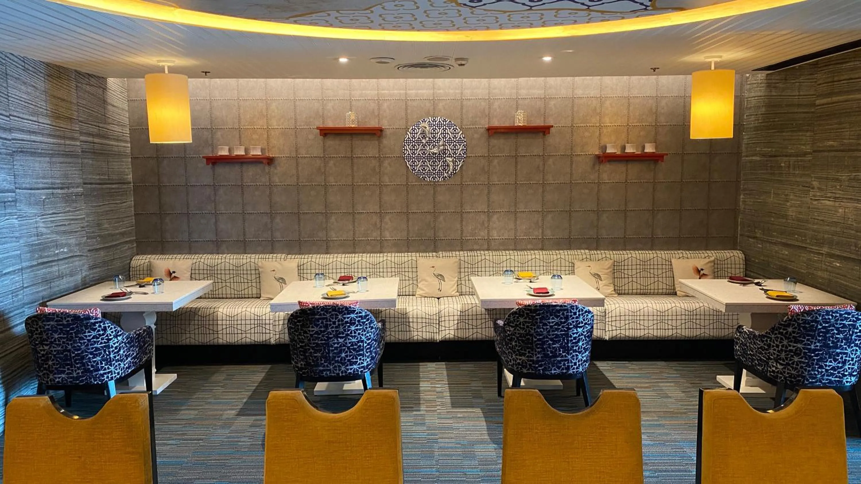 Restaurant/places to eat in Crowne Plaza Kochi by IHG