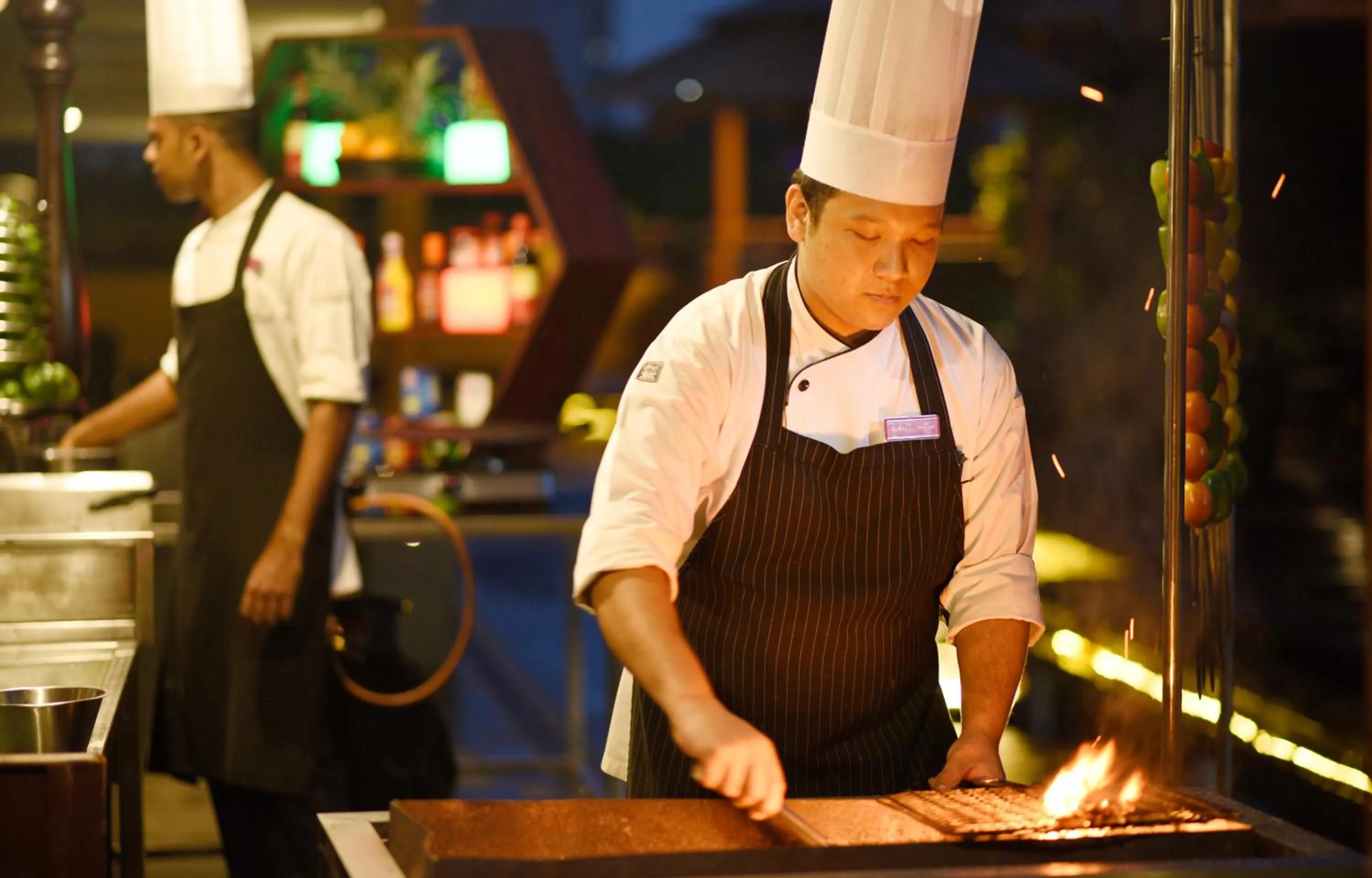 Restaurant/places to eat in Crowne Plaza Kochi by IHG