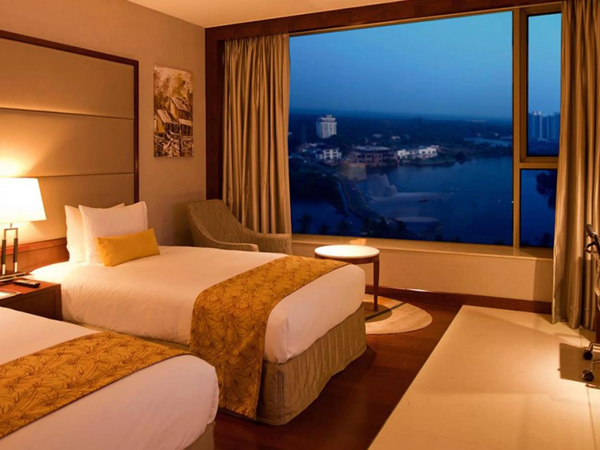 Bathroom, Bed in Crowne Plaza Kochi by IHG