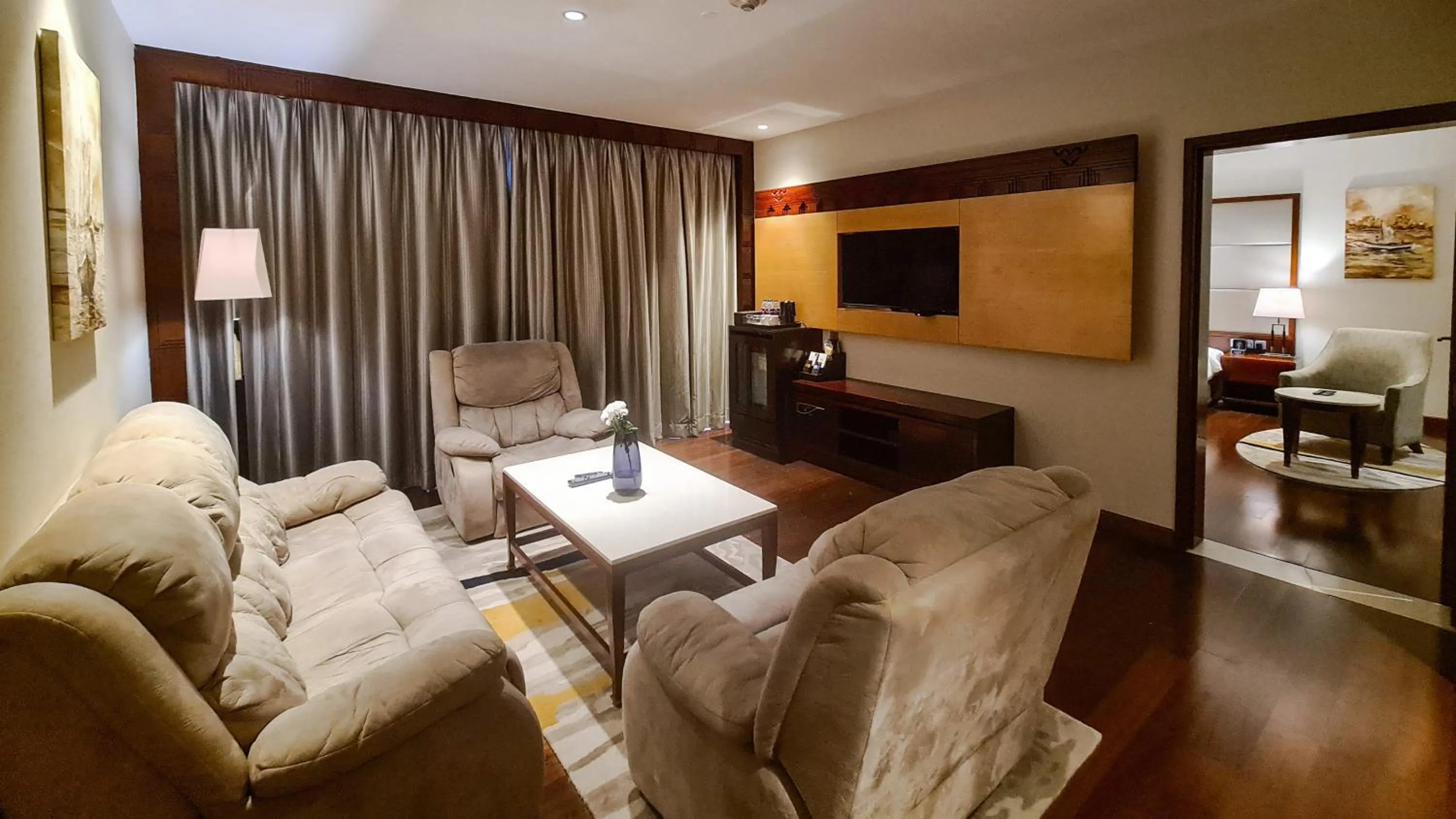 Photo of the whole room in Crowne Plaza Kochi by IHG