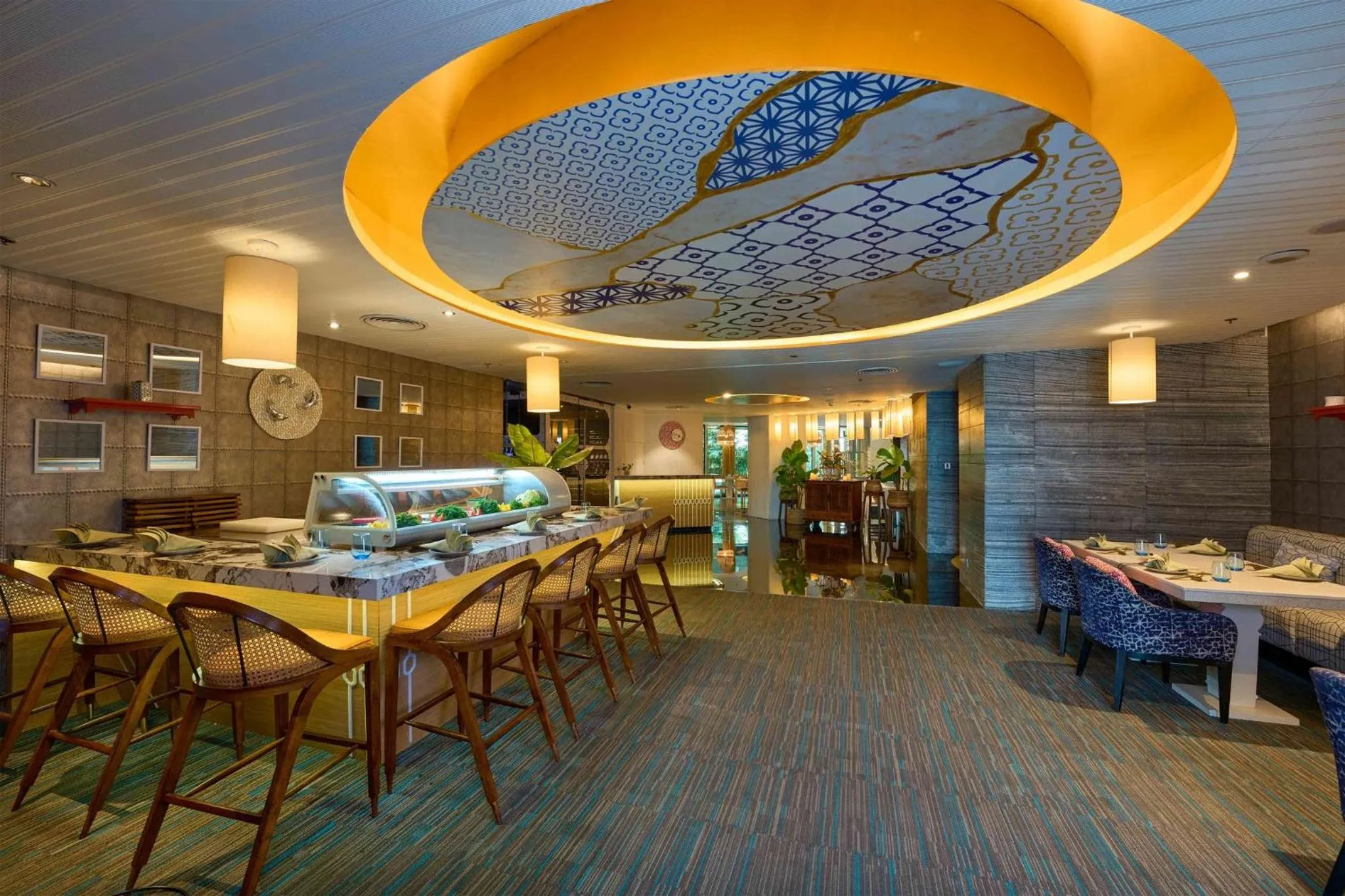 Restaurant/places to eat in Crowne Plaza Kochi by IHG