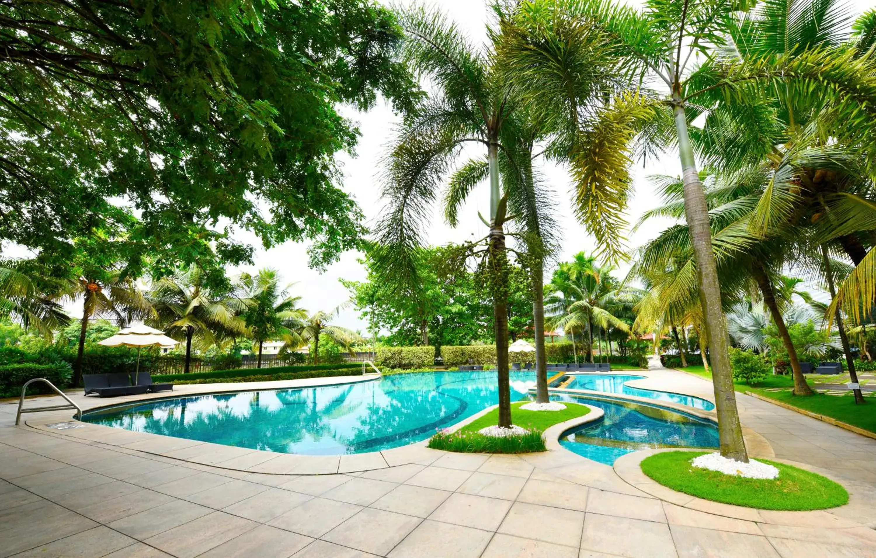 Swimming pool in Crowne Plaza Kochi by IHG Swimming pool in Crowne Plaza Kochi by IHG
