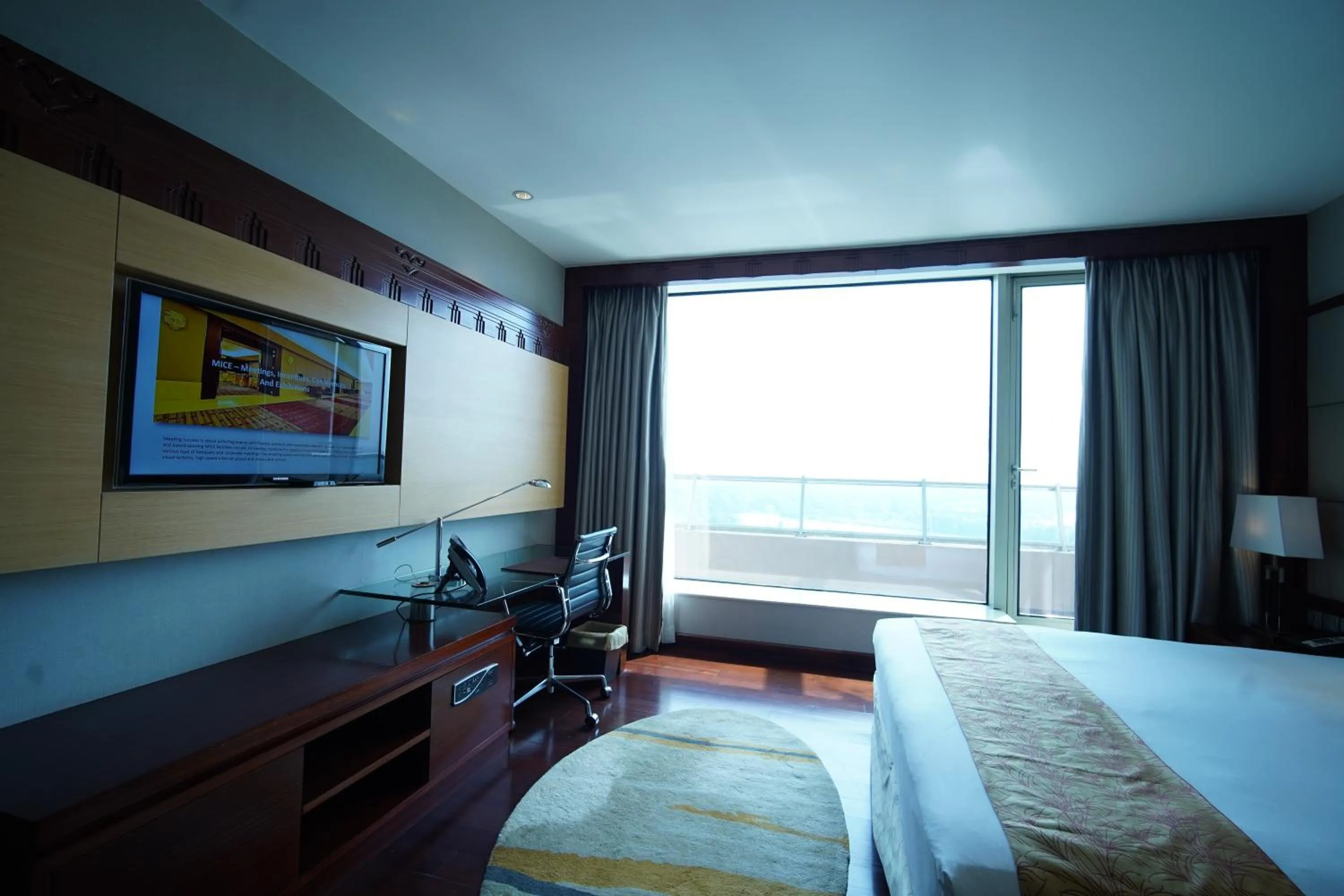 TV and multimedia, Bed in Crowne Plaza Kochi by IHG