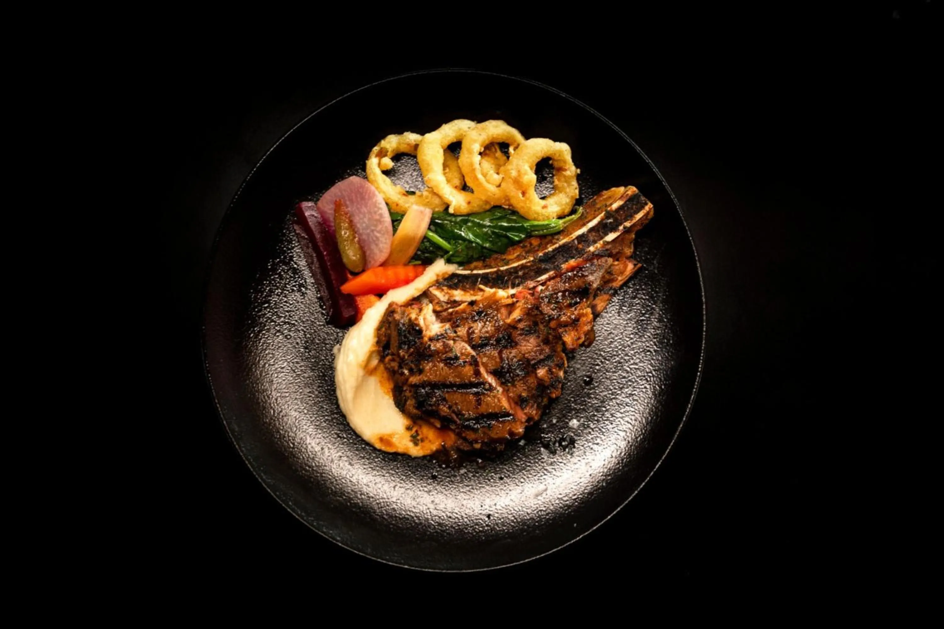 Restaurant/places to eat in Crowne Plaza Kochi by IHG