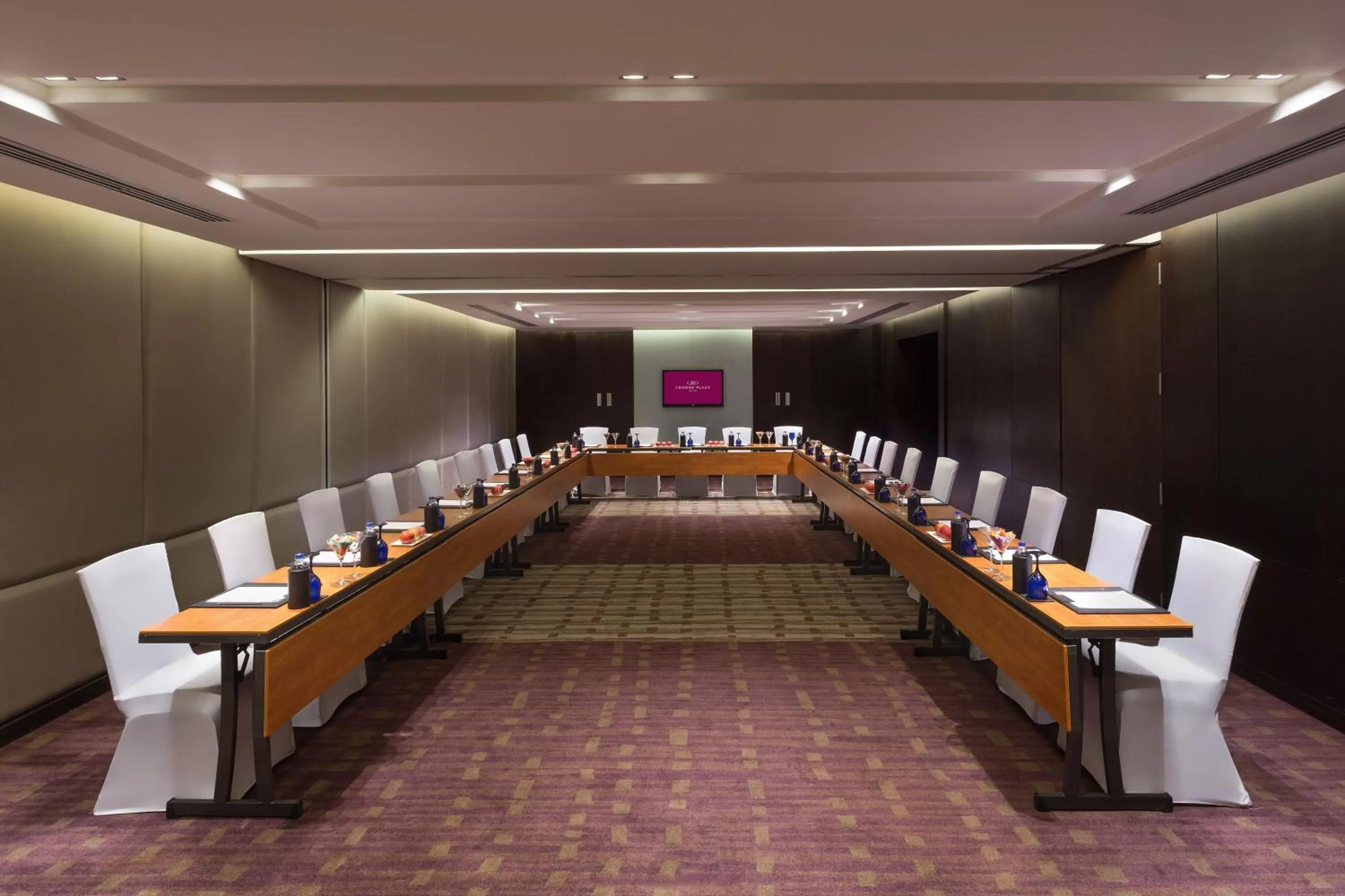 Meeting/conference room in Crowne Plaza Kochi by IHG