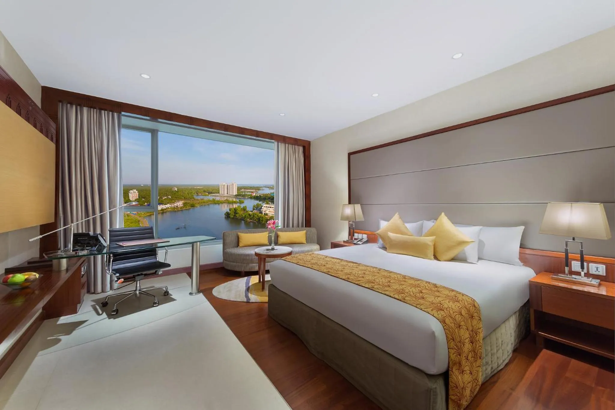 Photo of the whole room, Bed in Crowne Plaza Kochi by IHG