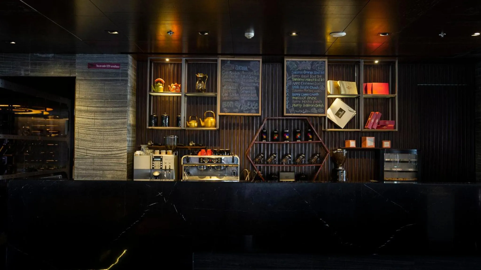 Restaurant/places to eat in Crowne Plaza Kochi by IHG