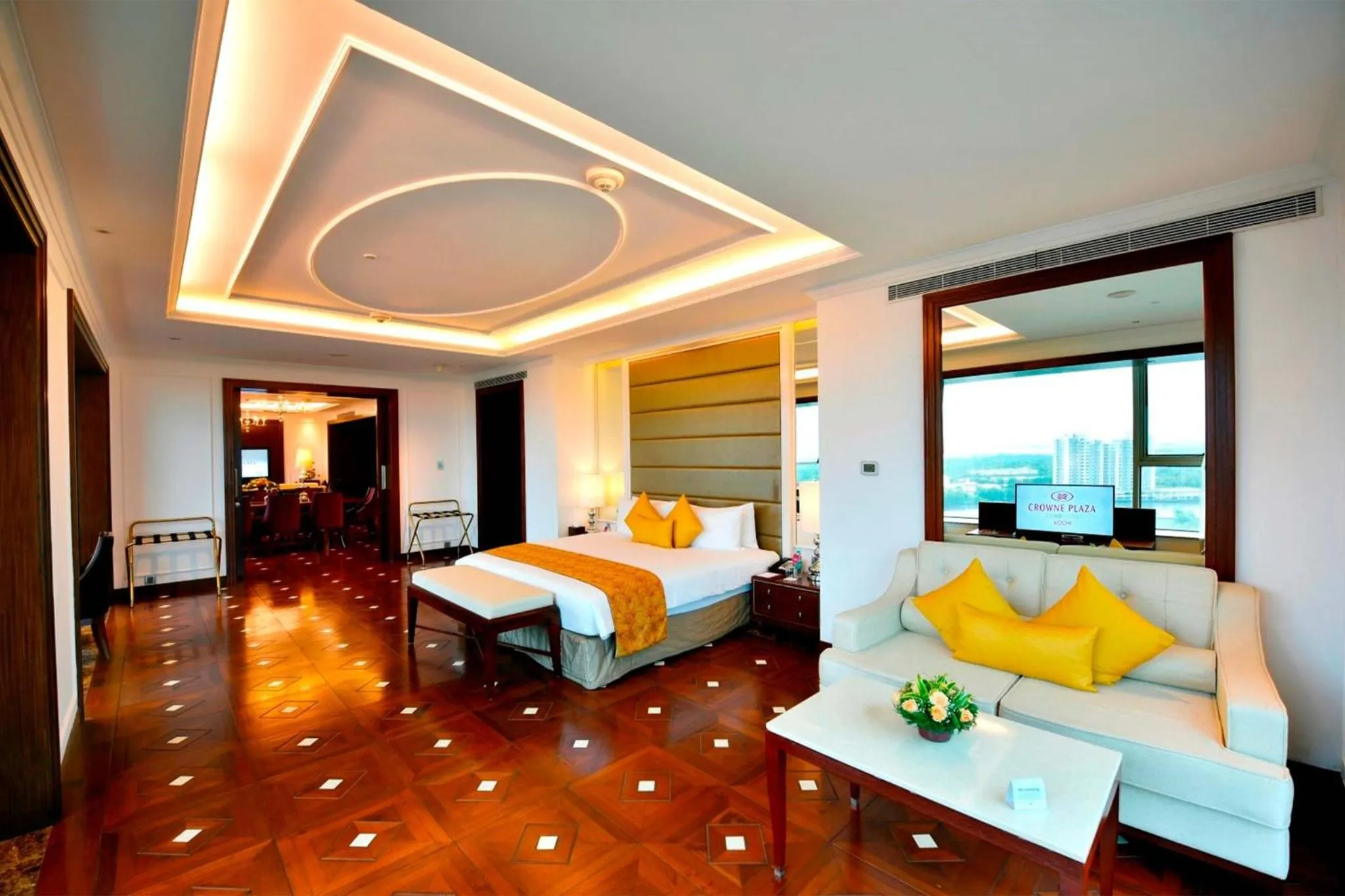 Photo of the whole room, Bed in Crowne Plaza Kochi by IHG