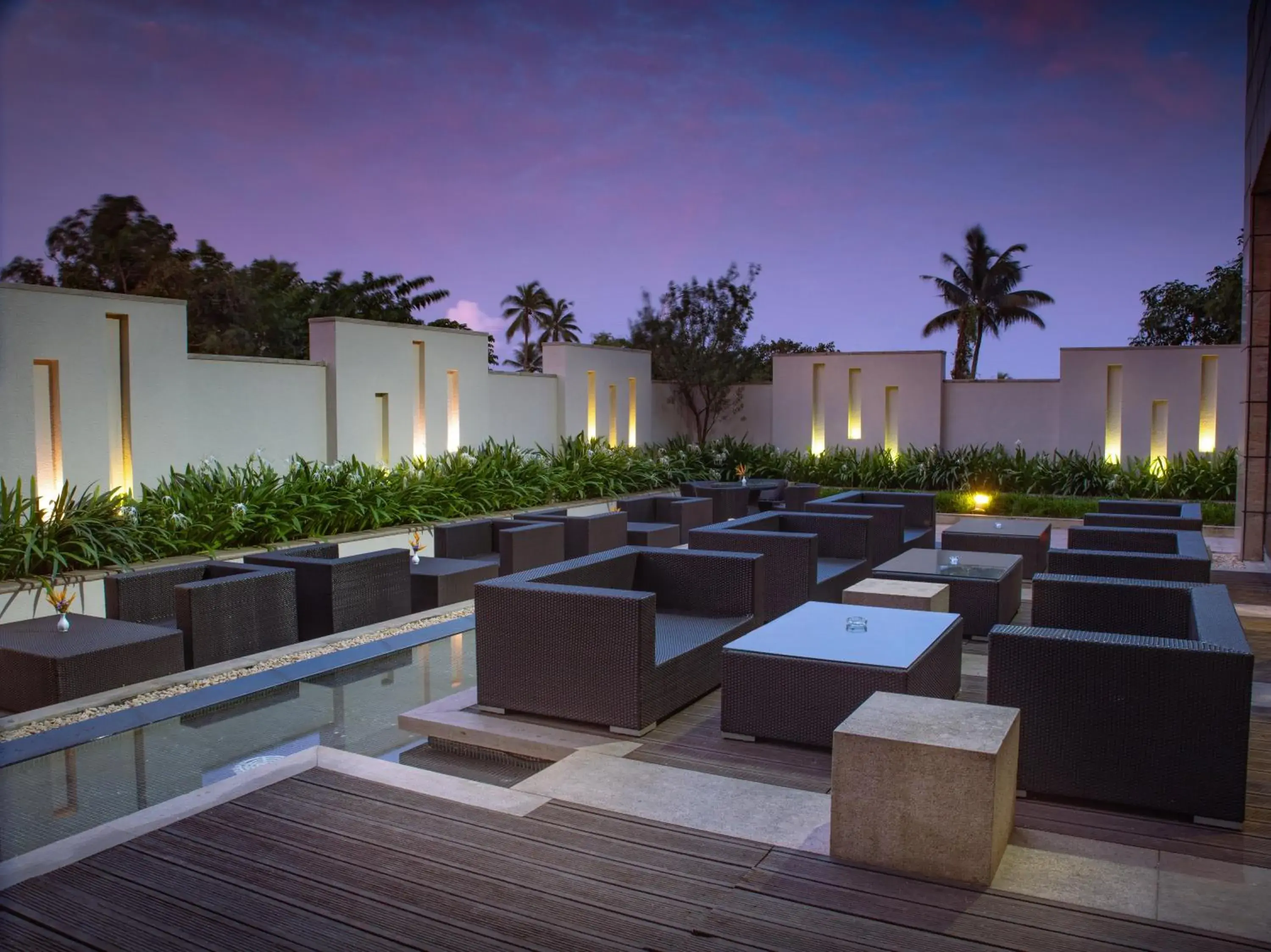 Lounge or bar in Crowne Plaza Kochi by IHG Lounge or bar in Crowne Plaza Kochi by IHG