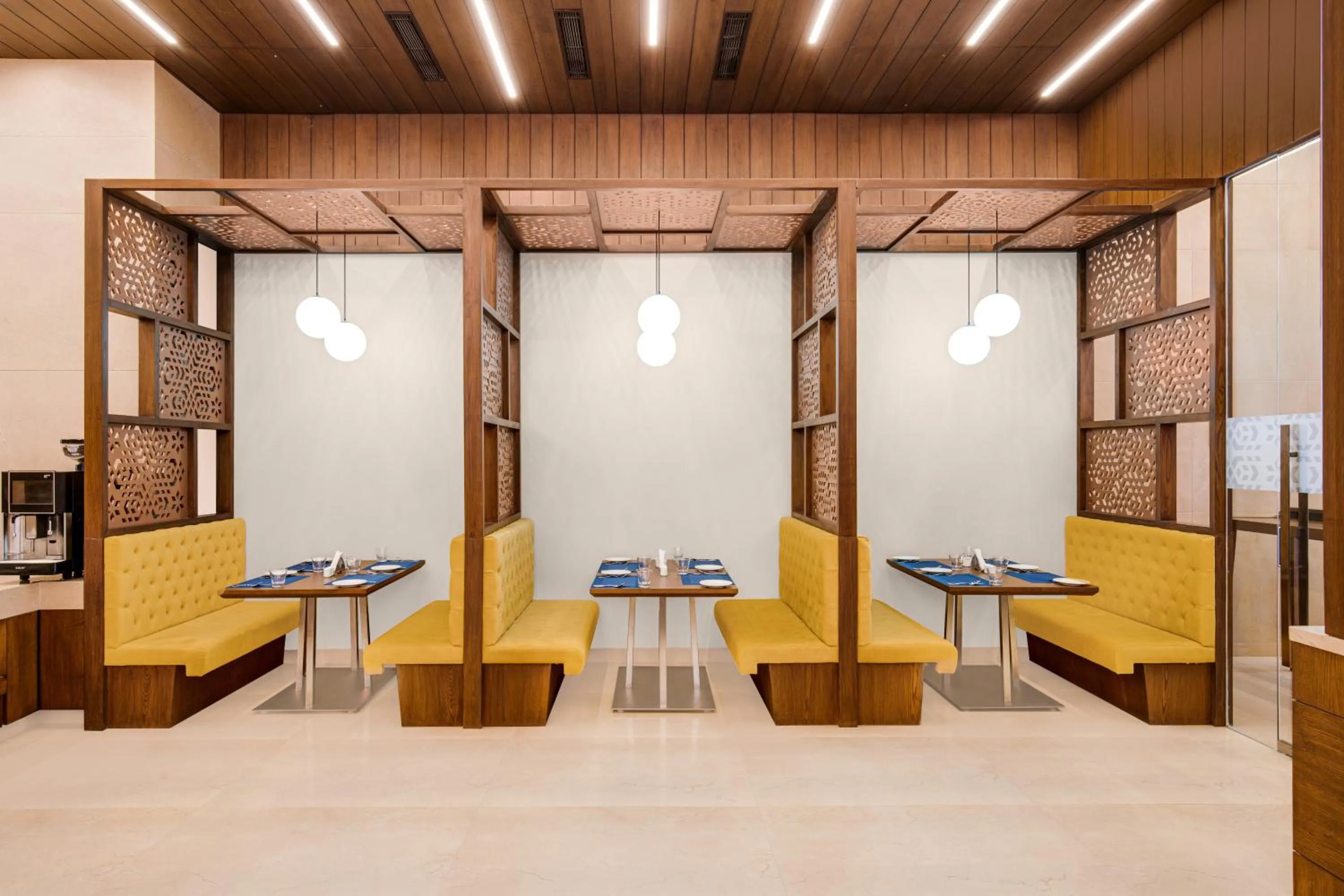 Restaurant/places to eat in Hotel Aketa Rajpur Road Dehradun, Dehradun