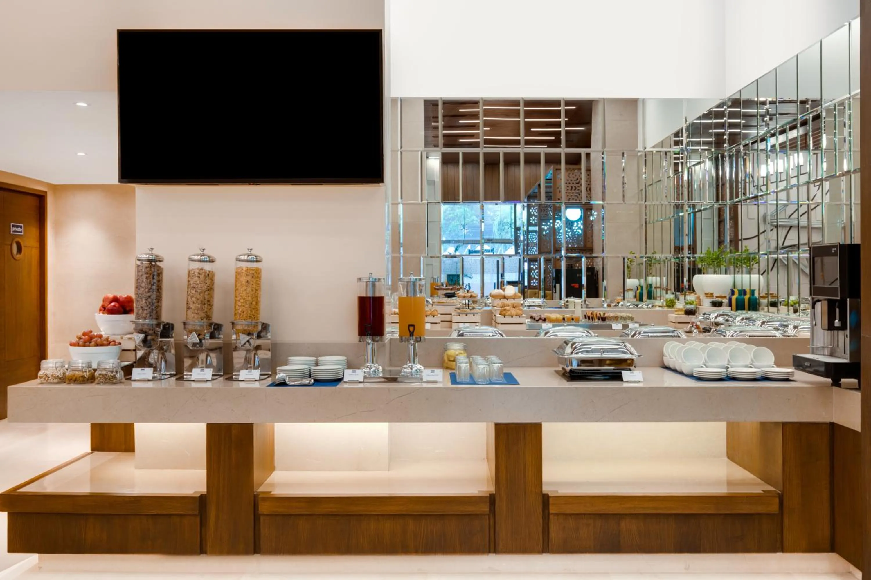 Restaurant/places to eat in Hotel Aketa Rajpur Road Dehradun, Dehradun