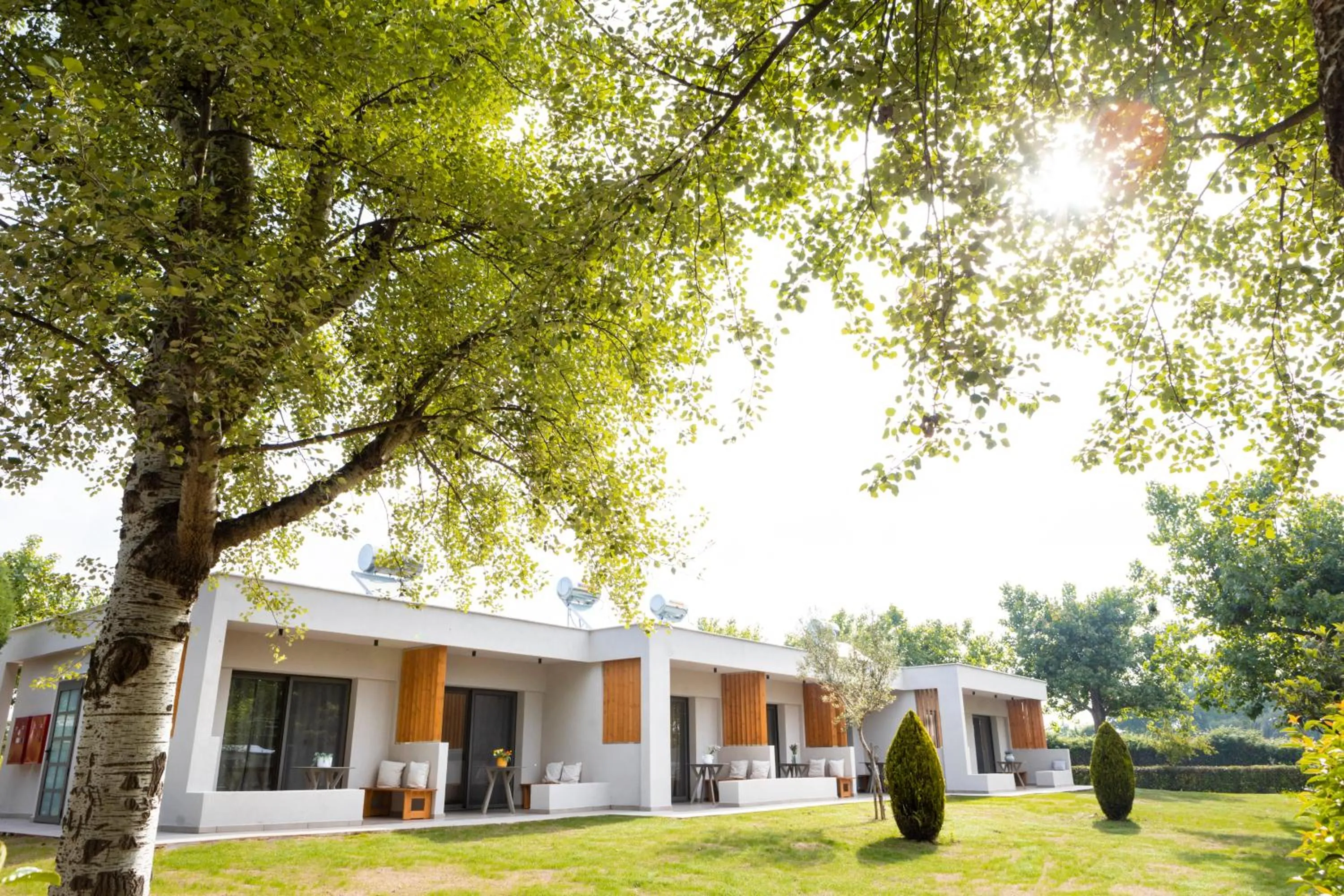 Property building in Akti Retzika