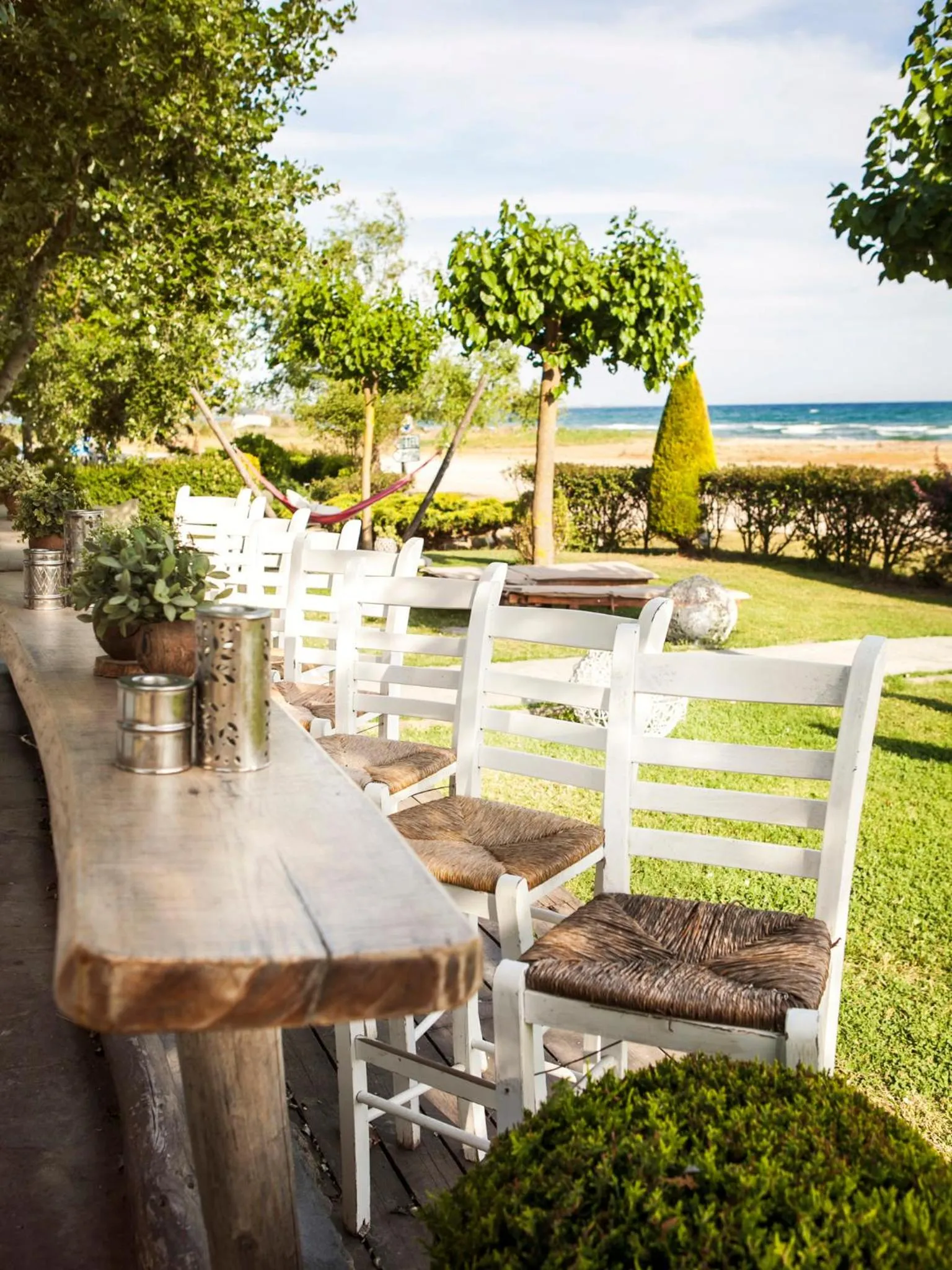 Entertainment in Akti Retzika