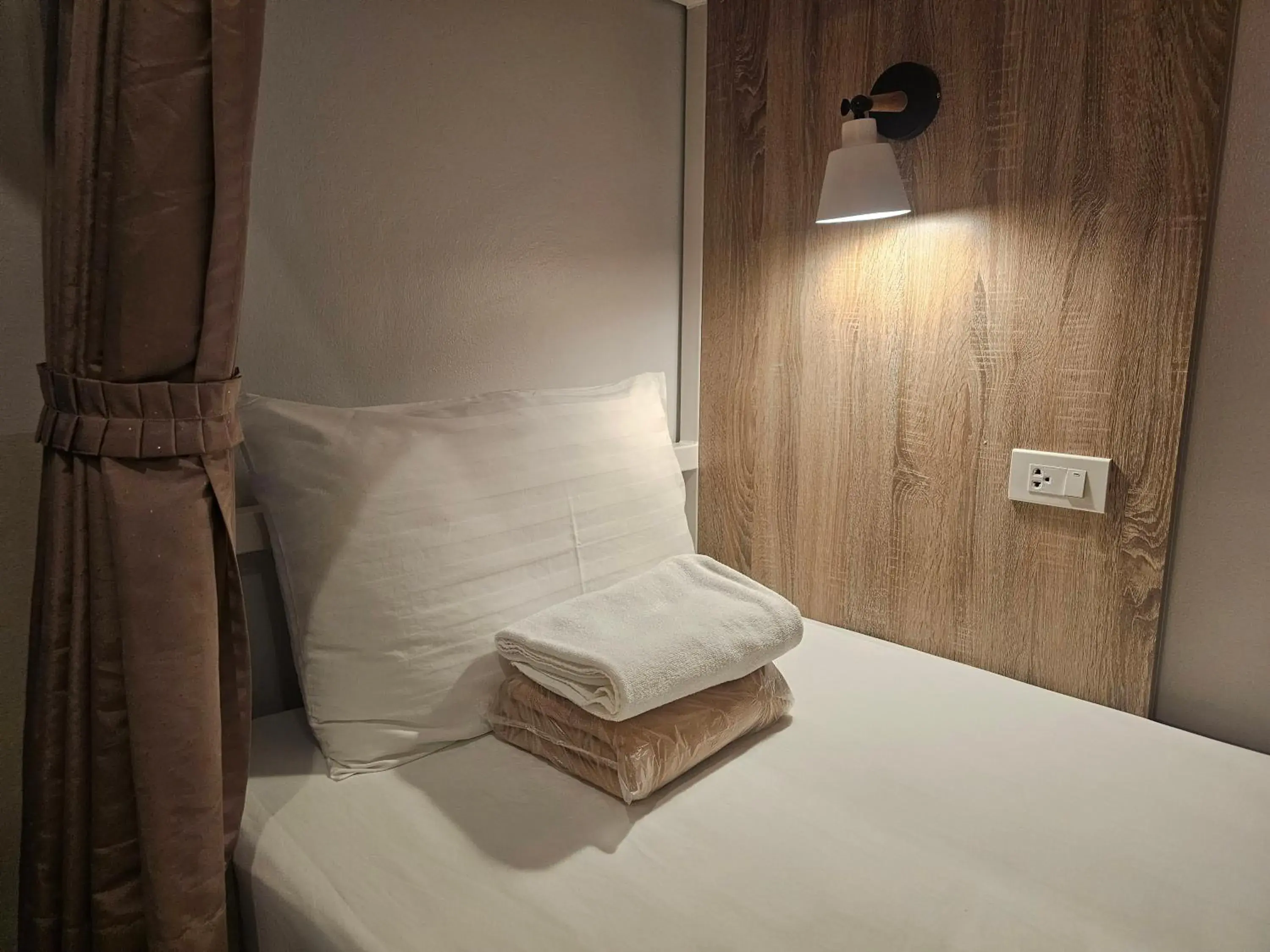 Quadruple Room with Private Bathroom in A Day inn Ranong Hostel Quadruple Room with Private Bathroom in A Day inn Ranong Hostel