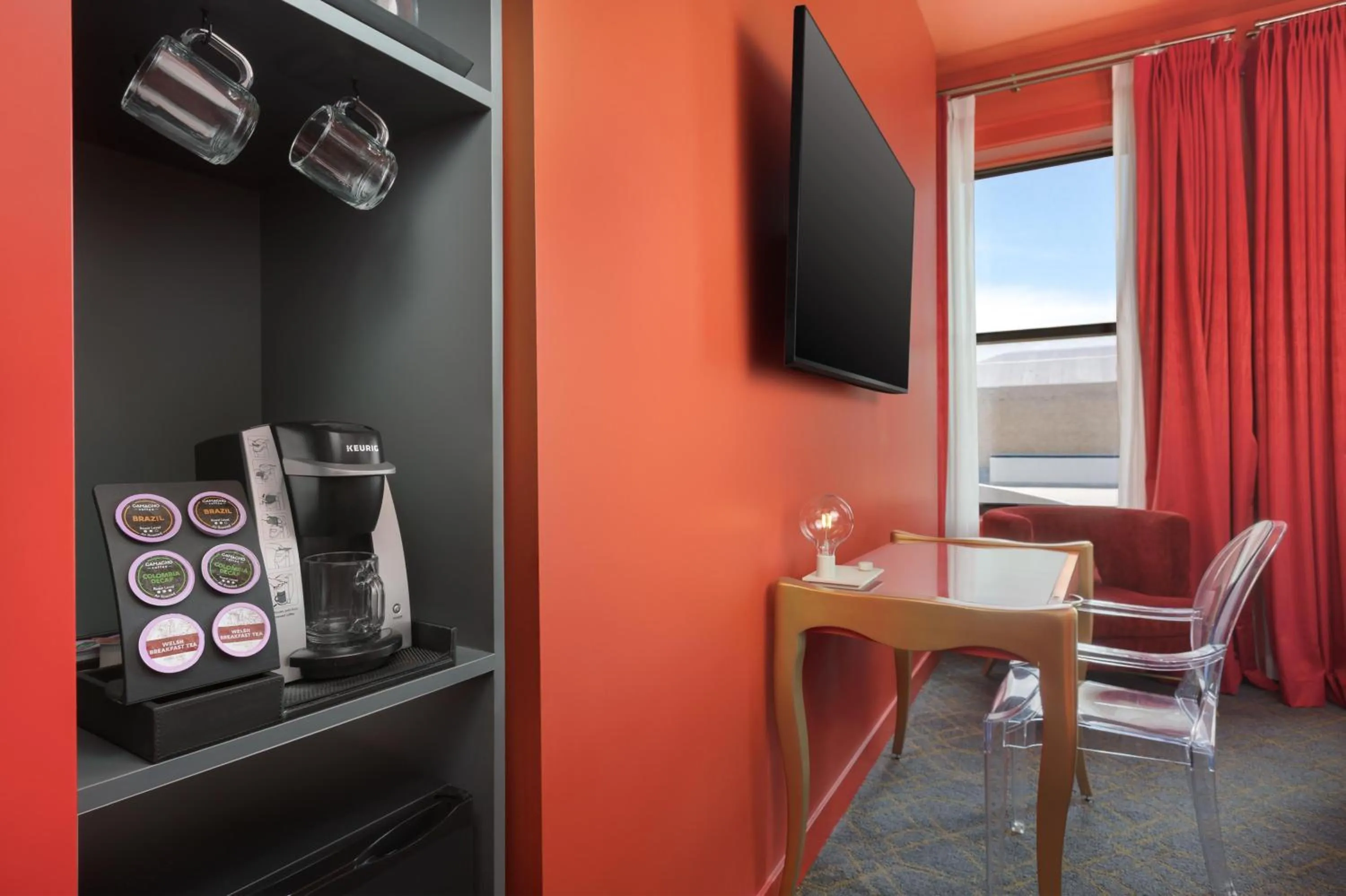 Bedroom in Angad Arts Hotel St Louis, Tapestry Collection by Hilton