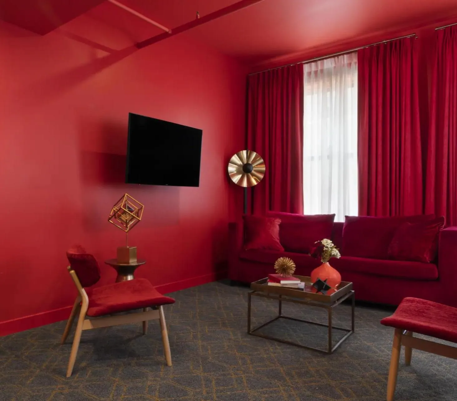 TV and multimedia in Angad Arts Hotel St Louis, Tapestry Collection by Hilton