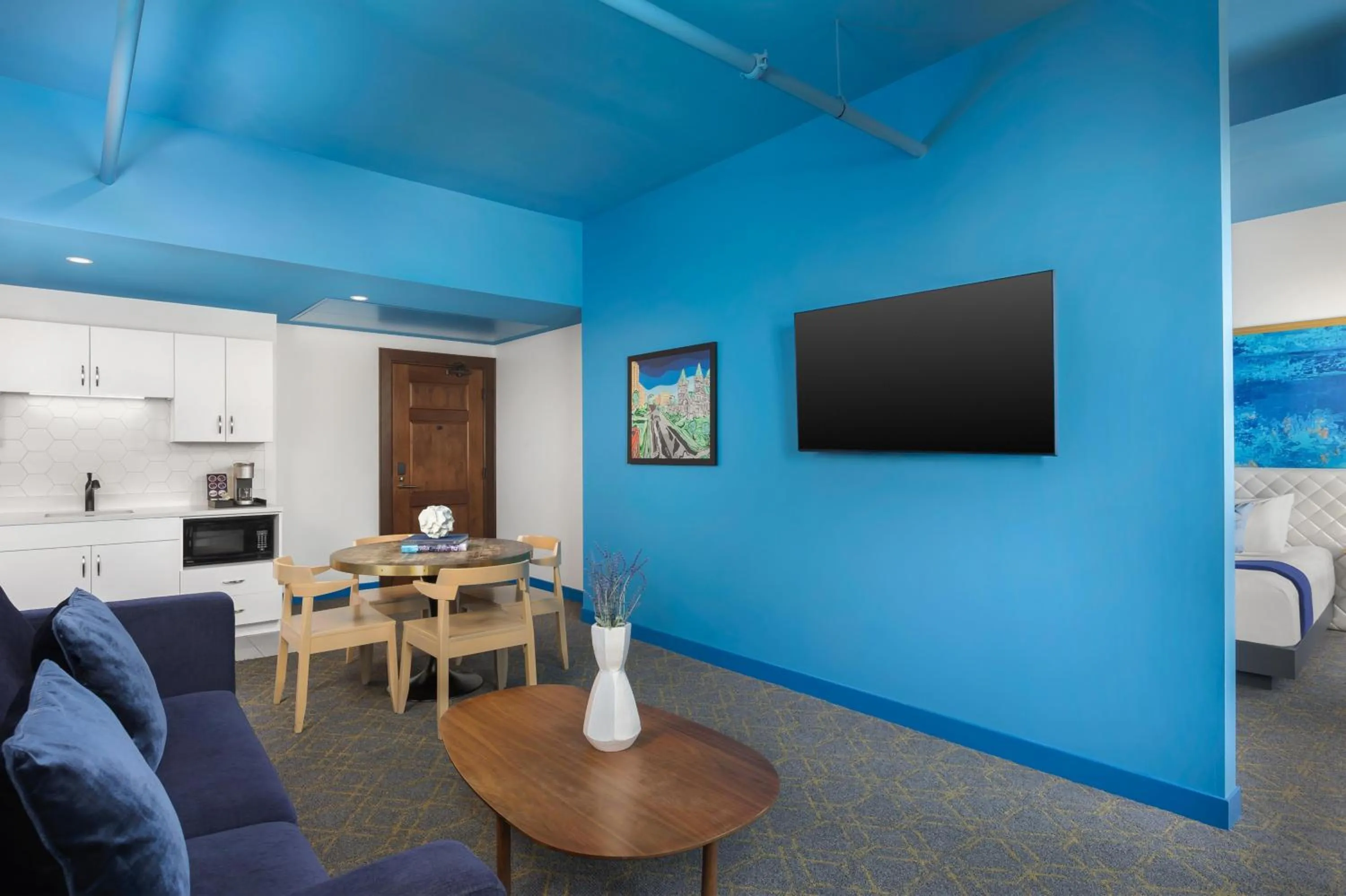 Kitchen or kitchenette in Angad Arts Hotel St Louis, Tapestry Collection by Hilton