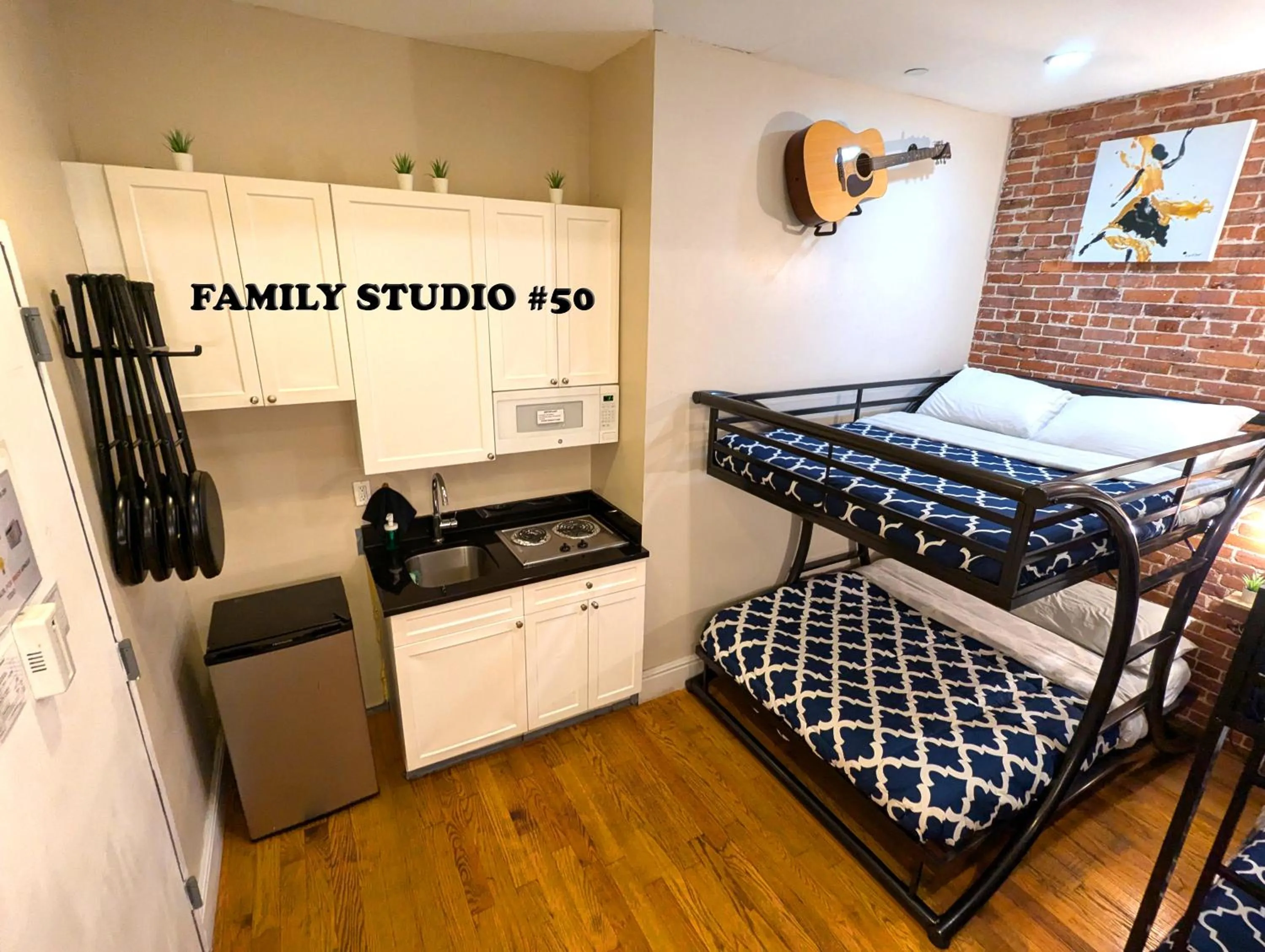 Kitchen or kitchenette, Bed in NYC Empire Apartments