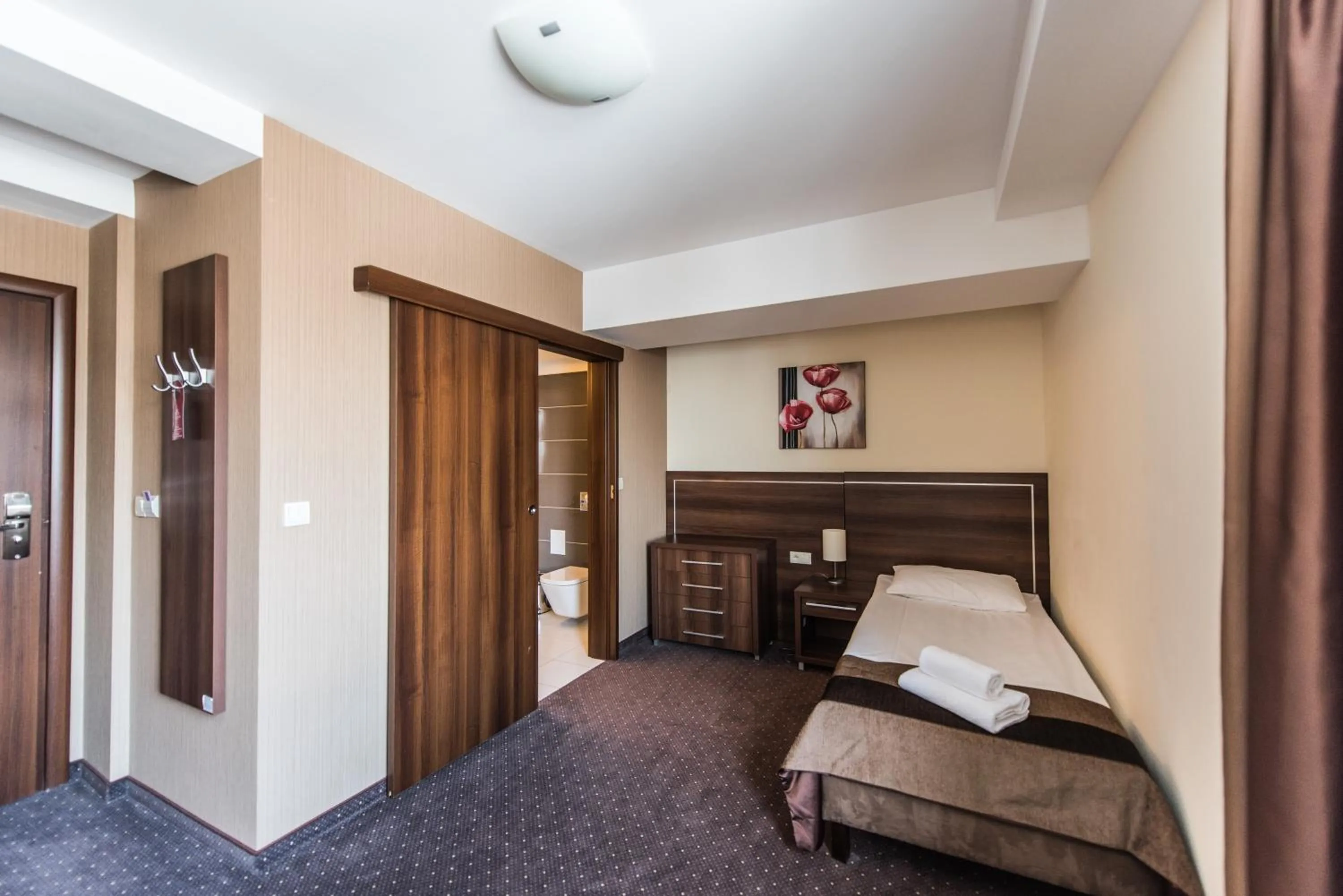 Photo of the whole room, Bed in Hotel Austeria Conference & Spa